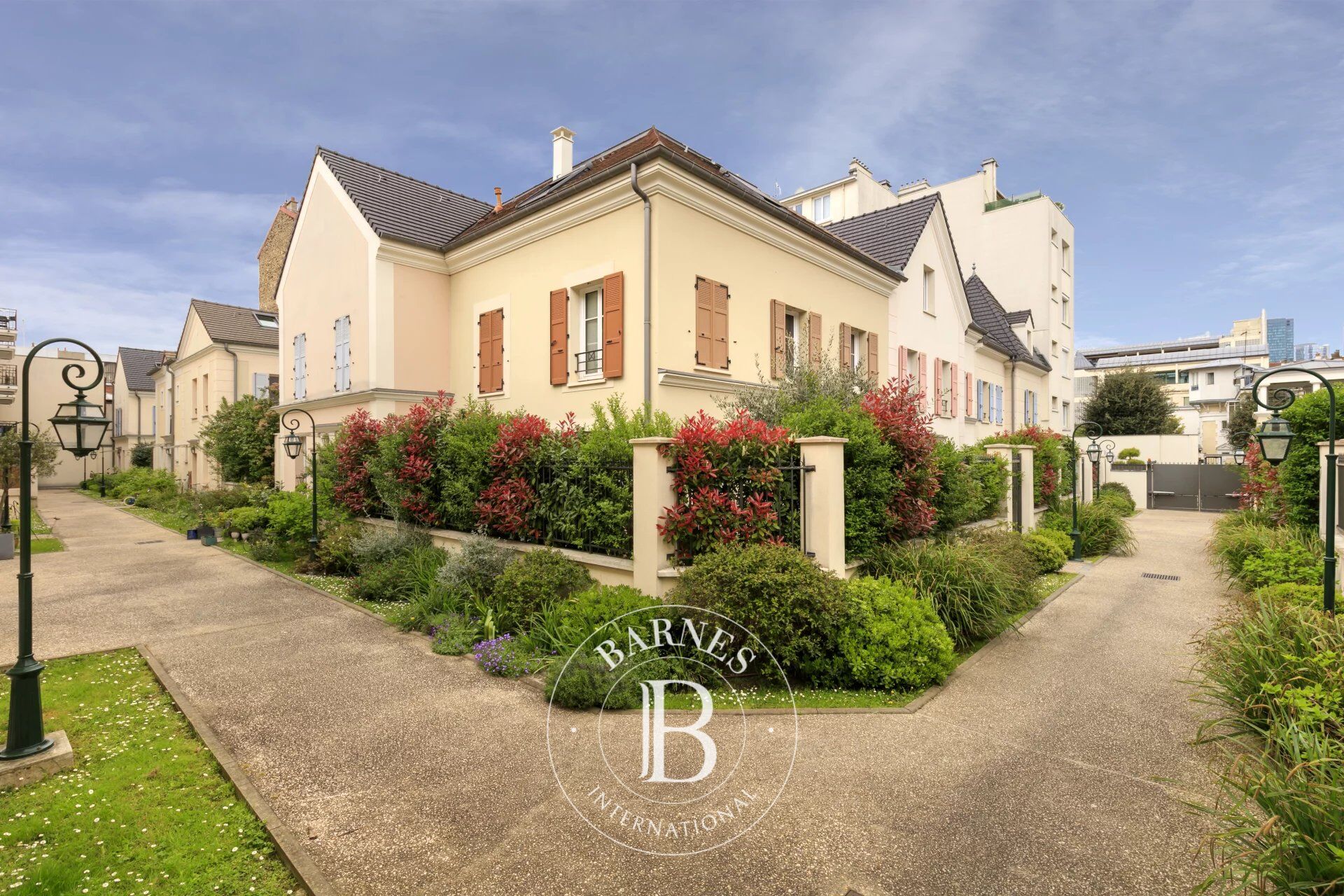 EXCLUSIVE - PUTEAUX-TOWN CENTRE - HOUSE WITH TERRACE - picture 2