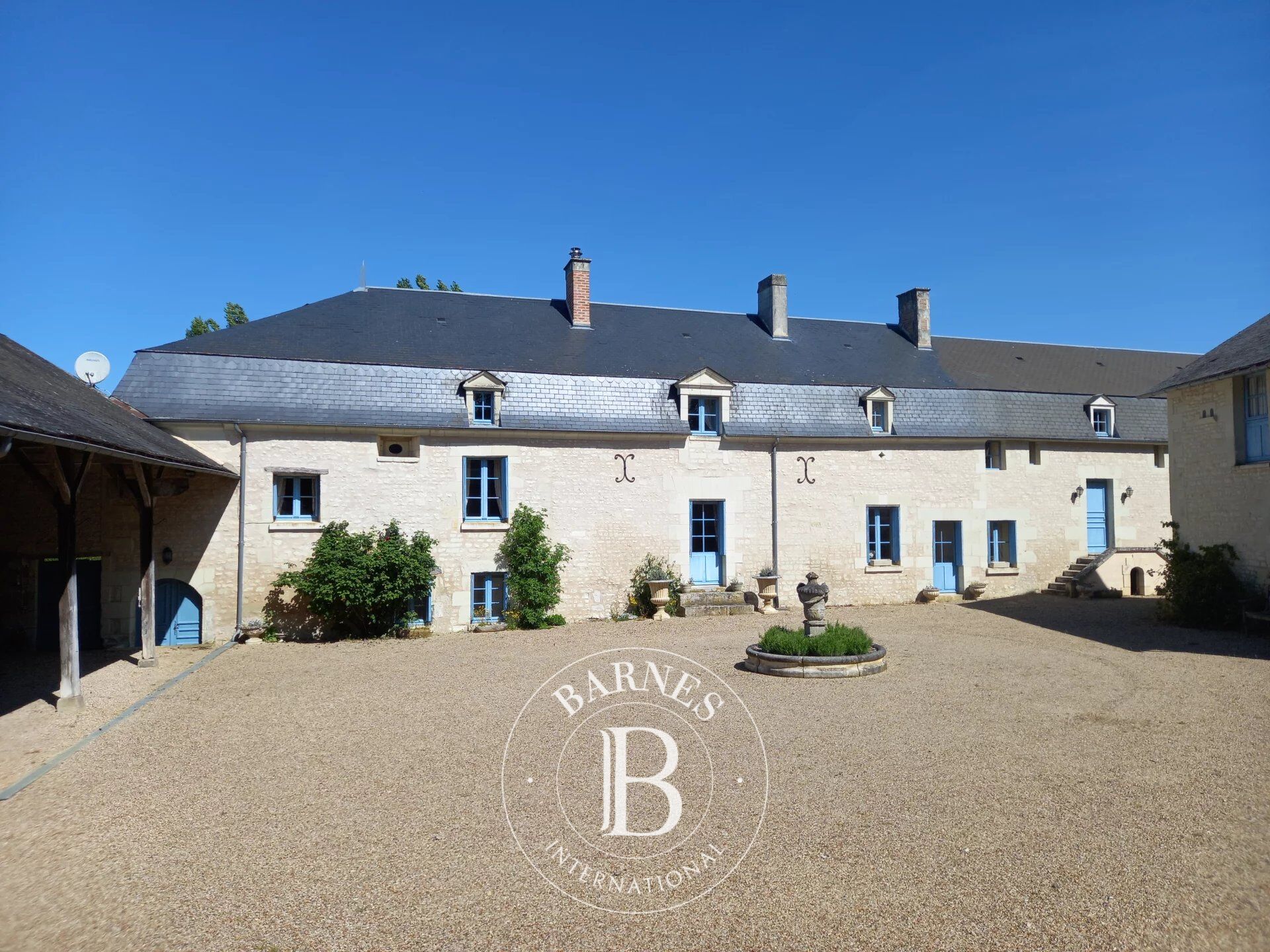 Proche Loudun - Manoir de 500 m² avec piscine - Domaine de 40 hectares - picture 1