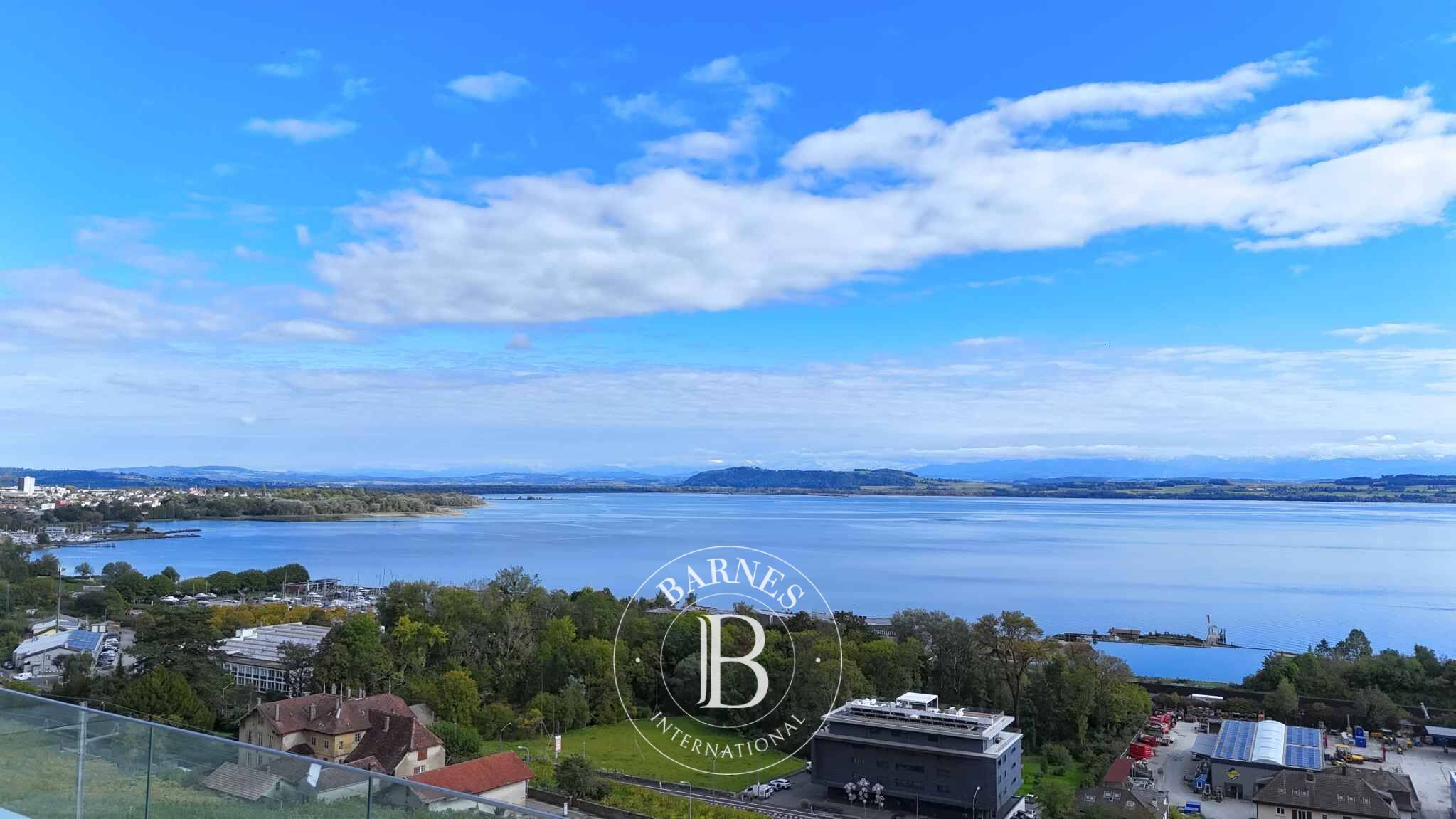 Penthouse de standing de 6,5 pièces dominant le lac et les montagnes - picture 1