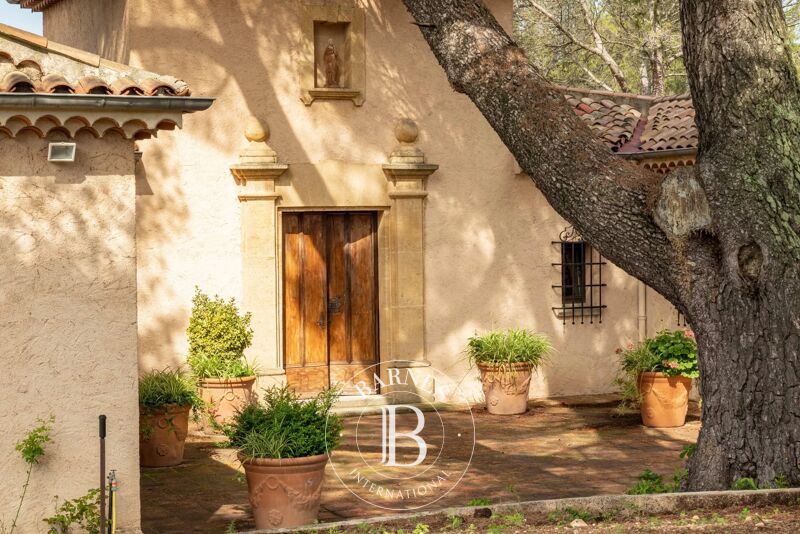 AIX-EN-PROVENCE – MAISON D’ARCHITECTE 570 M² – 7 CHAMBRES – PARC 9 877 M² – PISCINE