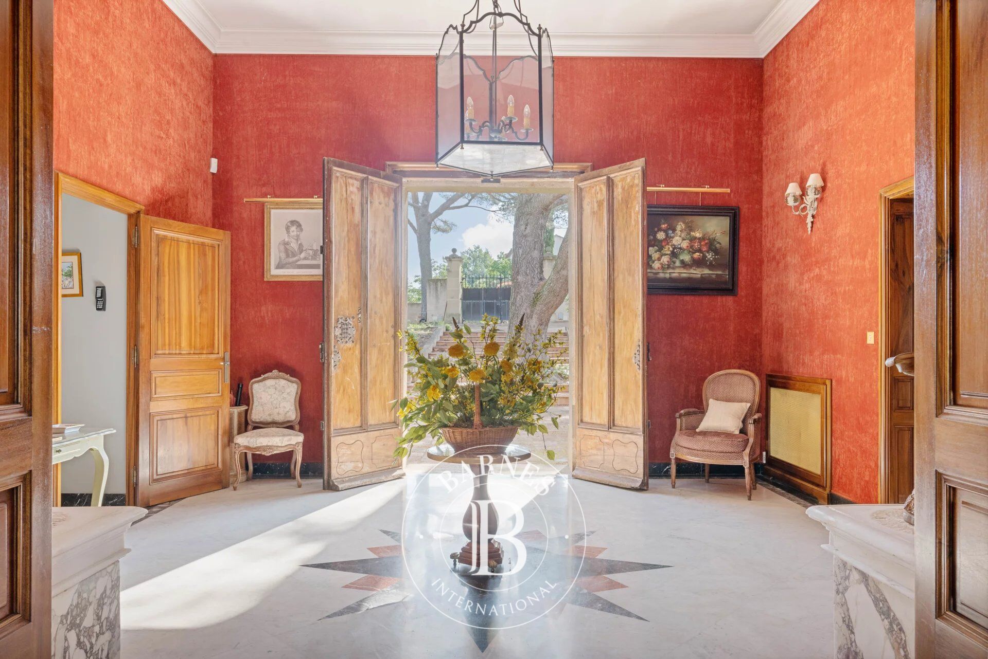 AIX-EN-PROVENCE – ARCHITECT-DESIGNED HOUSE 570 SQM – 7 BEDROOMS – 9,877 SQM PARK – SWIMMING POOL - picture 2