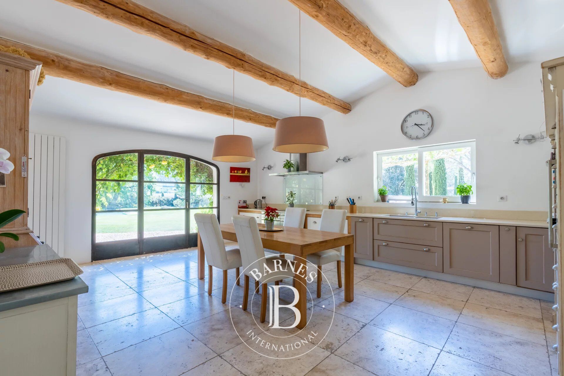 LUBERON – CUCURON  – PROPRIETE 330 M²- 5 CHAMBRES (POSSIBILITE LOCATIONS) - PISCINE - JARDIN 1 HECTARE - picture 3