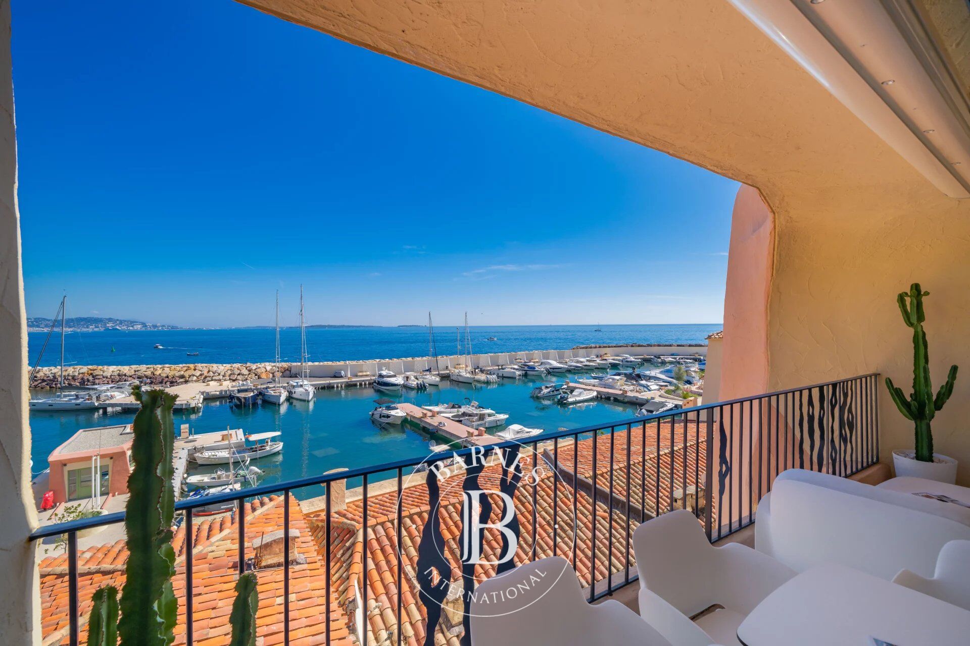 SEASONAL RENTAL - picture 1