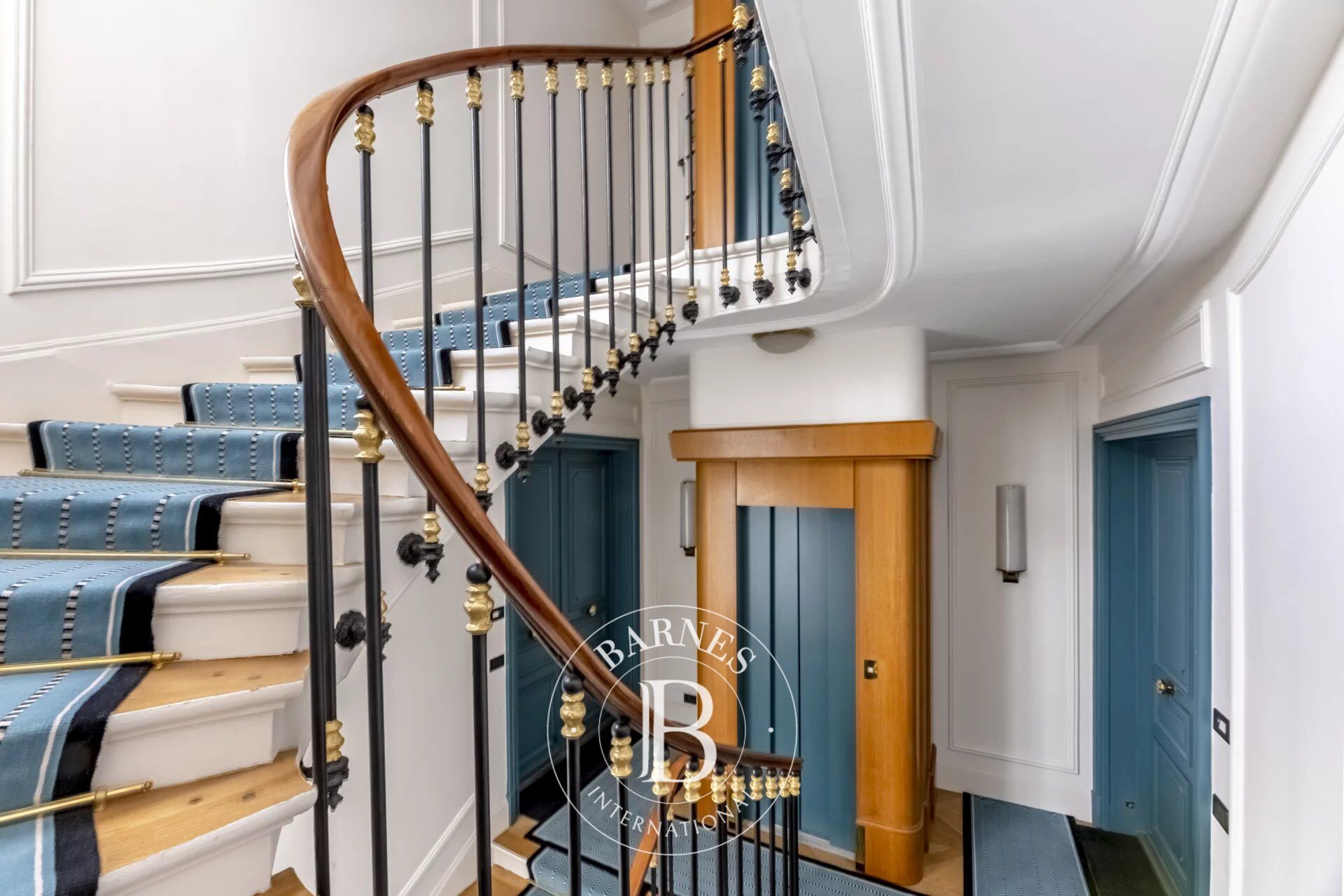 Paris 16 - Place de l'Etoile - Period charm