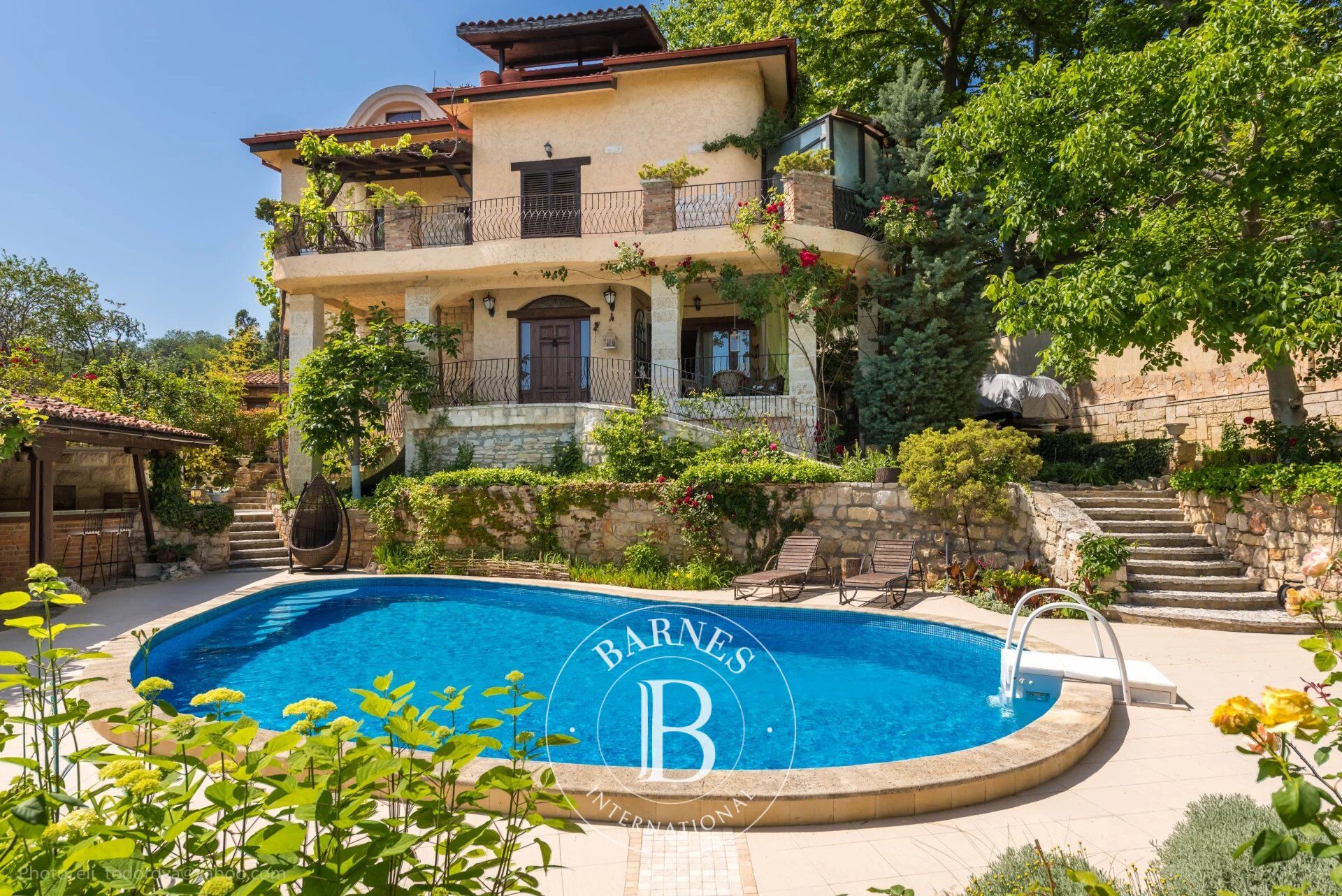 Villa Alen Mak - picture 1