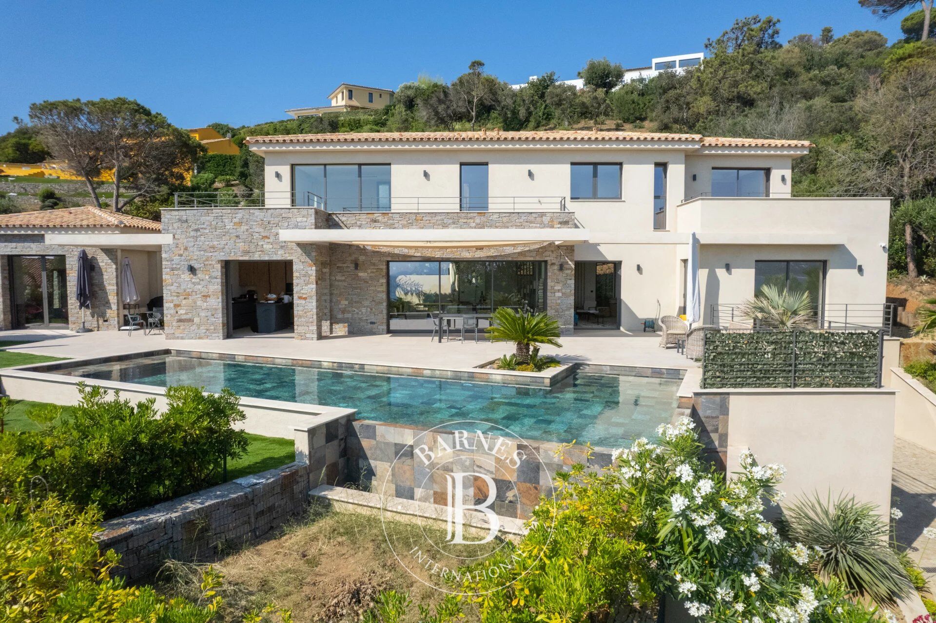 SAINTE-MAXIME - VILLA RÉCENTE VUE MER - picture 2