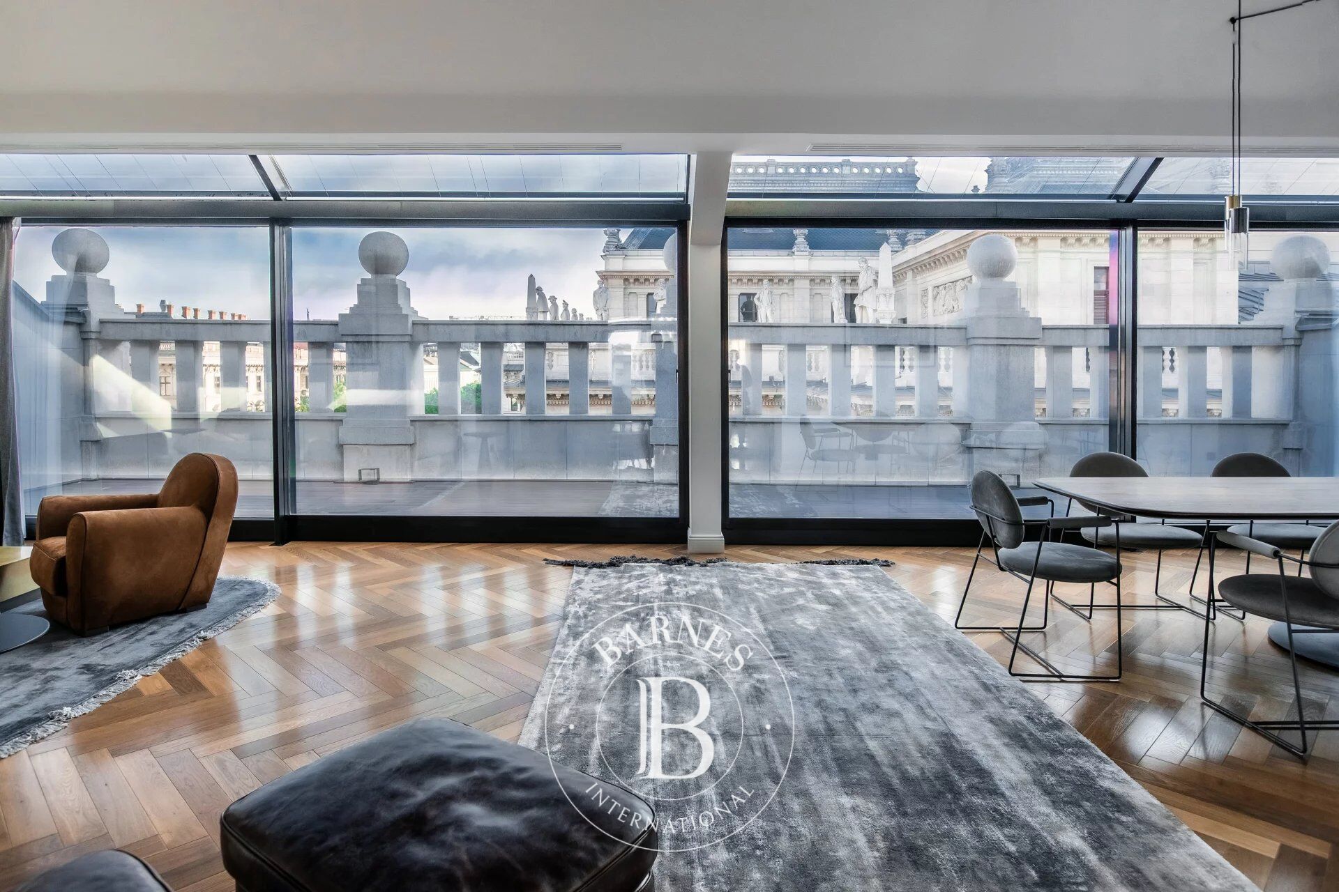 Panoramic luxury penthouse near the Opera House and the Ballet Institute - picture 1