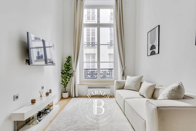 Paris 6 - Monnaie - Appartement rénové - Beaux volumes - Calme et lumineux.