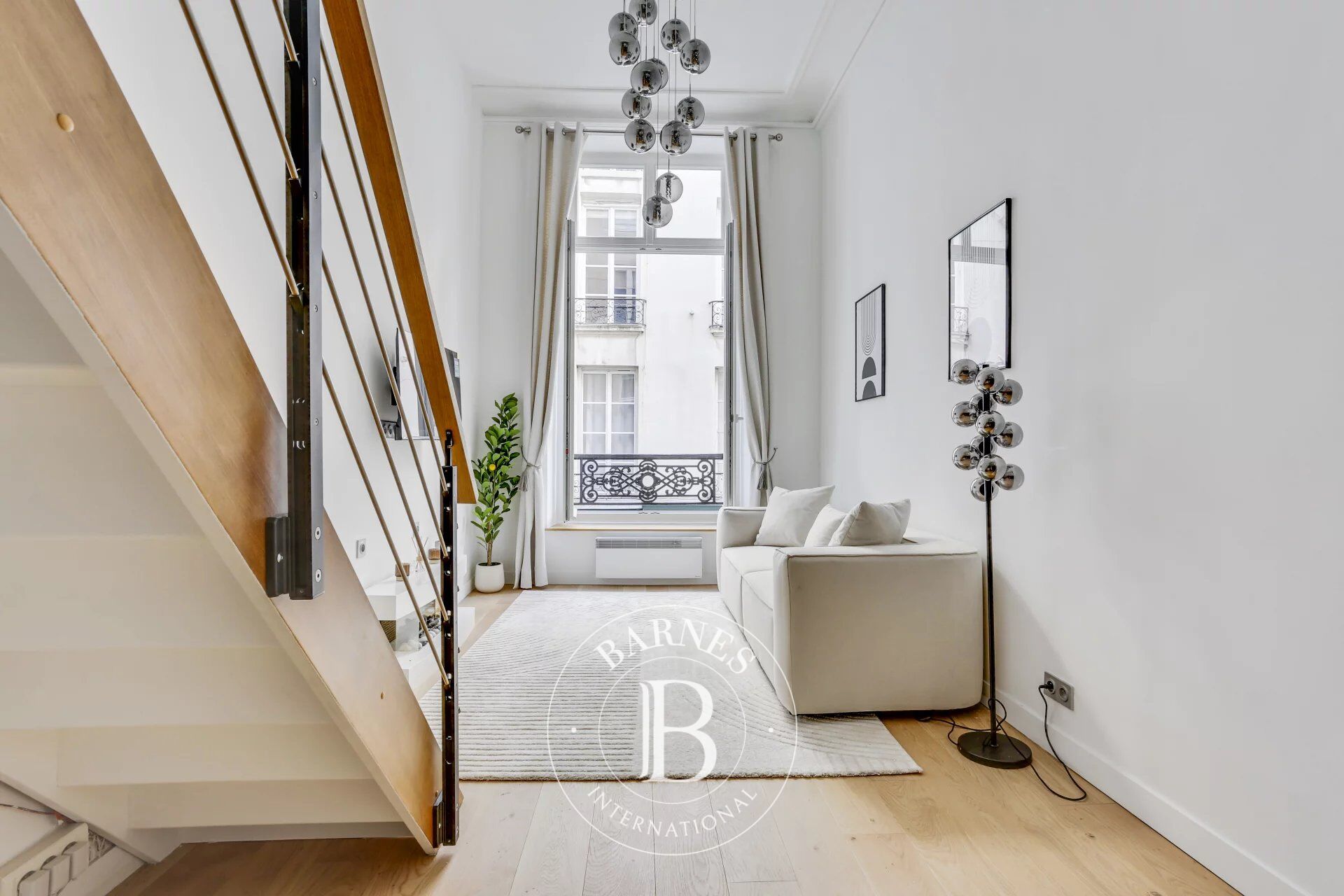 Paris 6 - Monnaie - Appartement rénové - Beaux volumes - Calme et lumineux. - picture 2