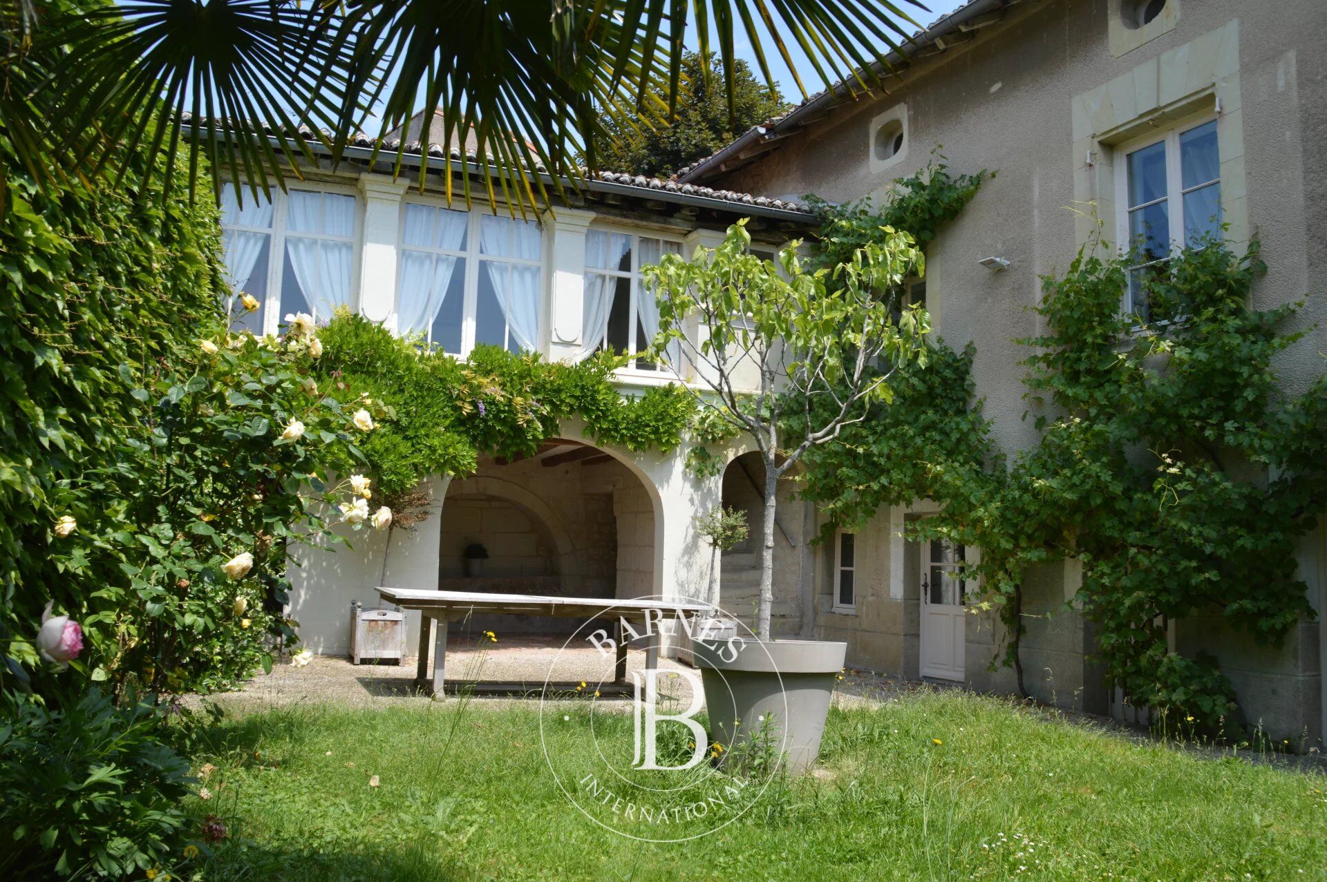 Centre de Loudun - Hotel particulier 263 m² - Jardin clos de murs - picture 3