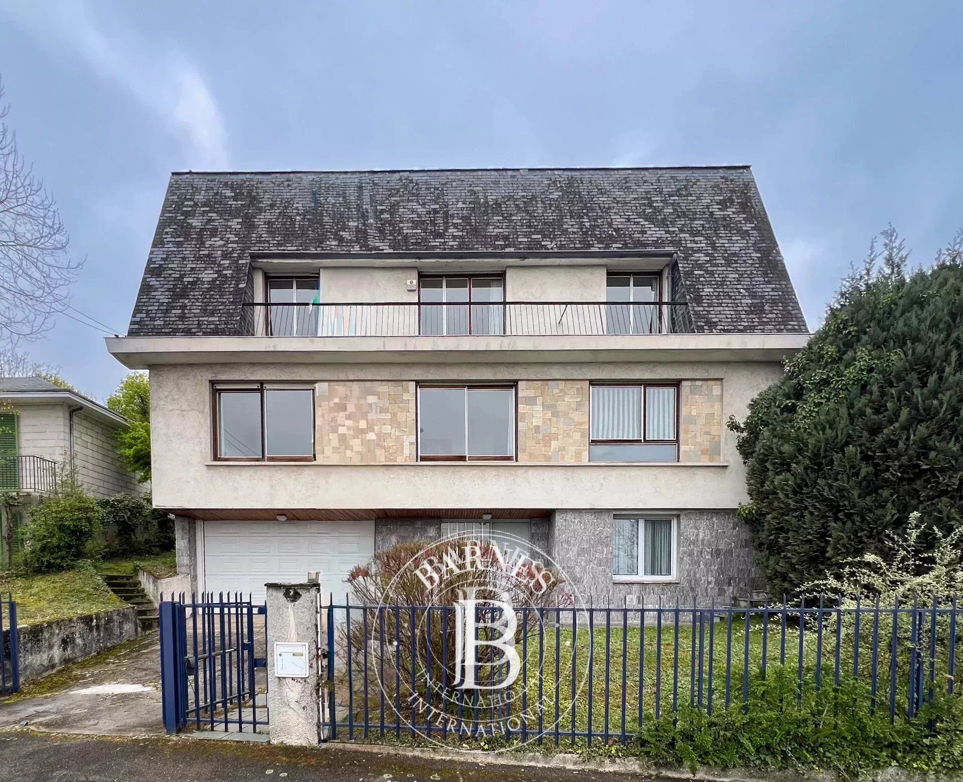 Le Pecq /St Germain en Laye- Maison de 200 m² - 6 chambres - 18' RER - picture 1