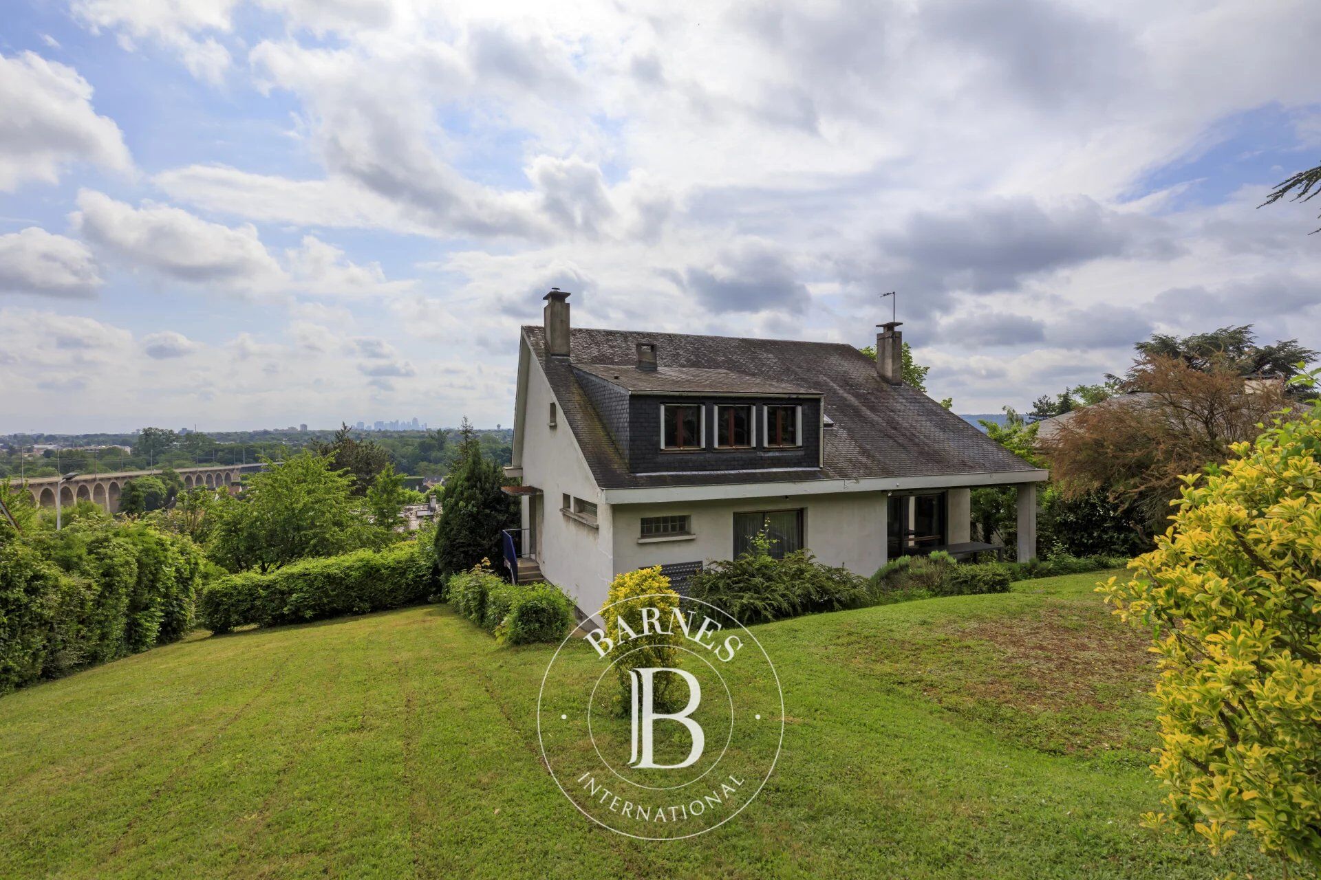 Le Pecq  -  200 m² (2,153 sqft) house - 6 bedrooms - 18' RER - picture 1