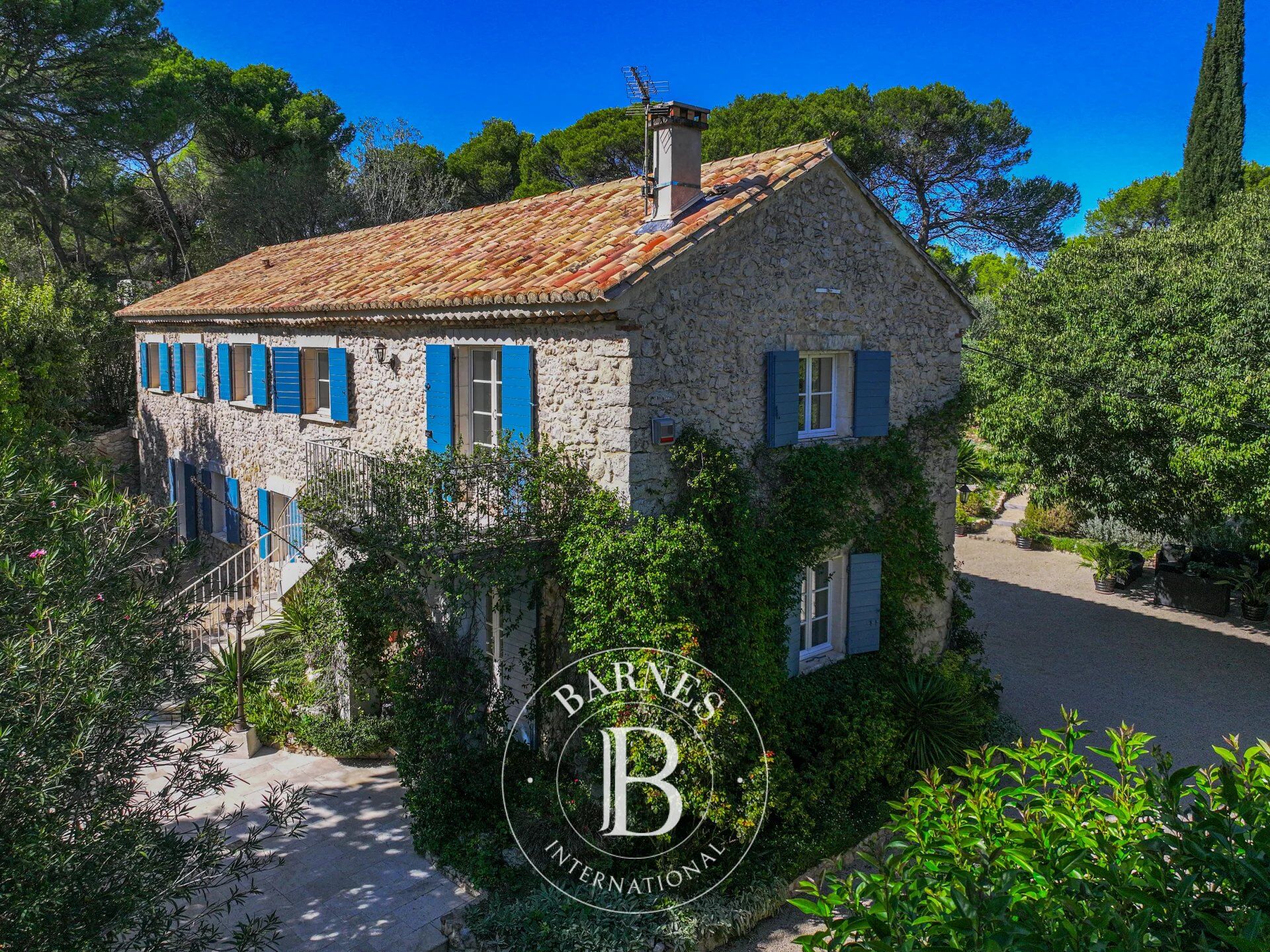 AIX-EN-PROVENCE - 15 MINUTES FROM CITY CENTER - CHARMING HOUSE 3100 SQFT- 4 APARTMENTS - 6 BEDROOMS - - picture 3