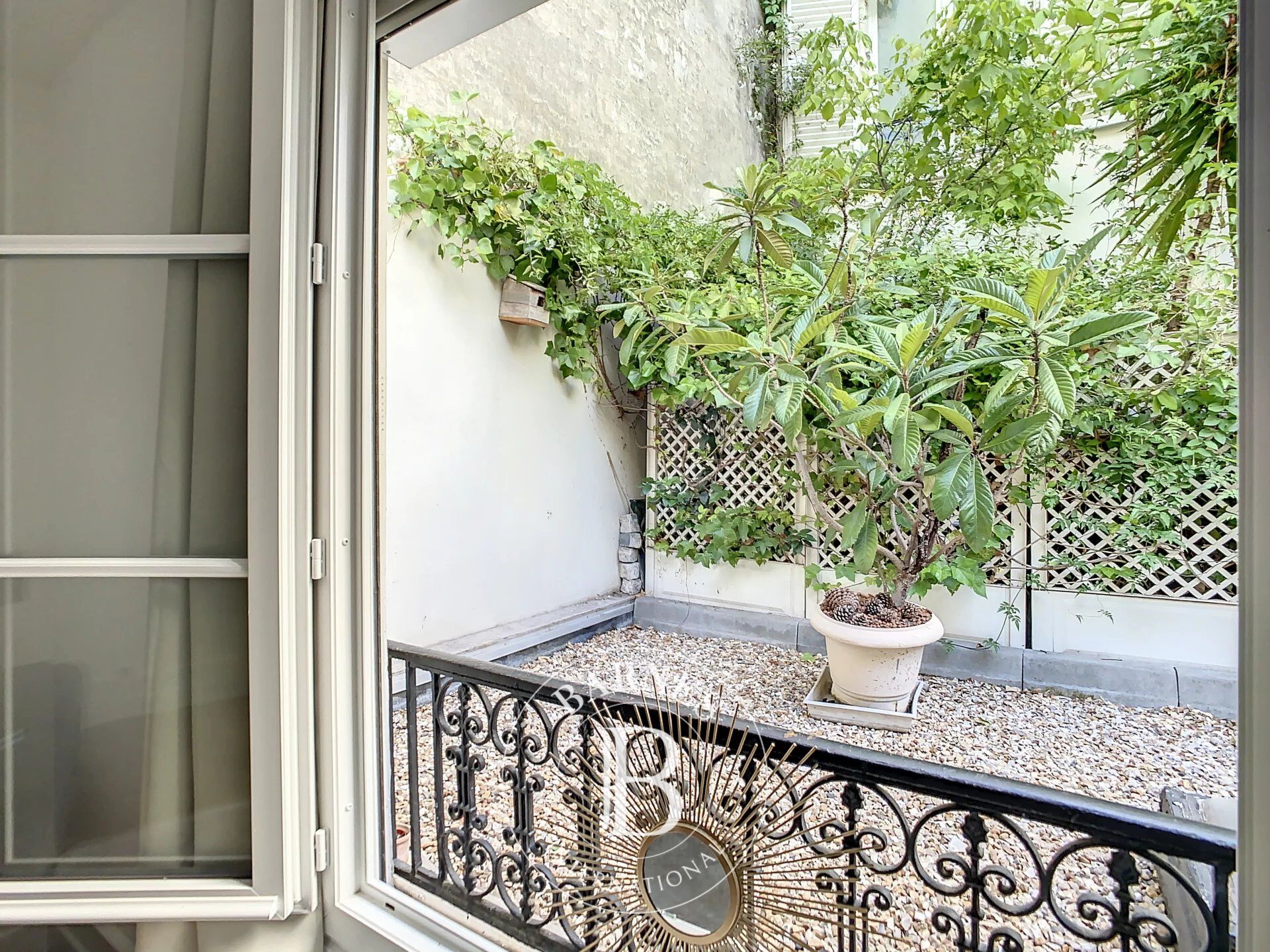 Piso Paris 8ème - picture 2