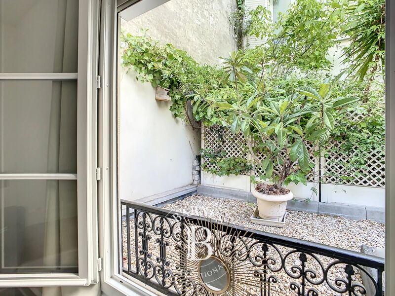 For Rent Apartment | Paris 8ème - picture 2
