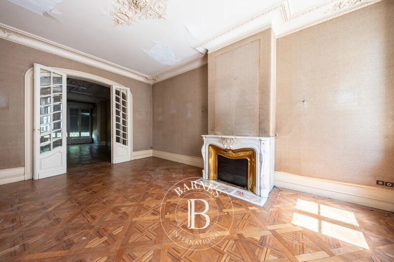 Venta, Palacete Bordeaux - picture 2