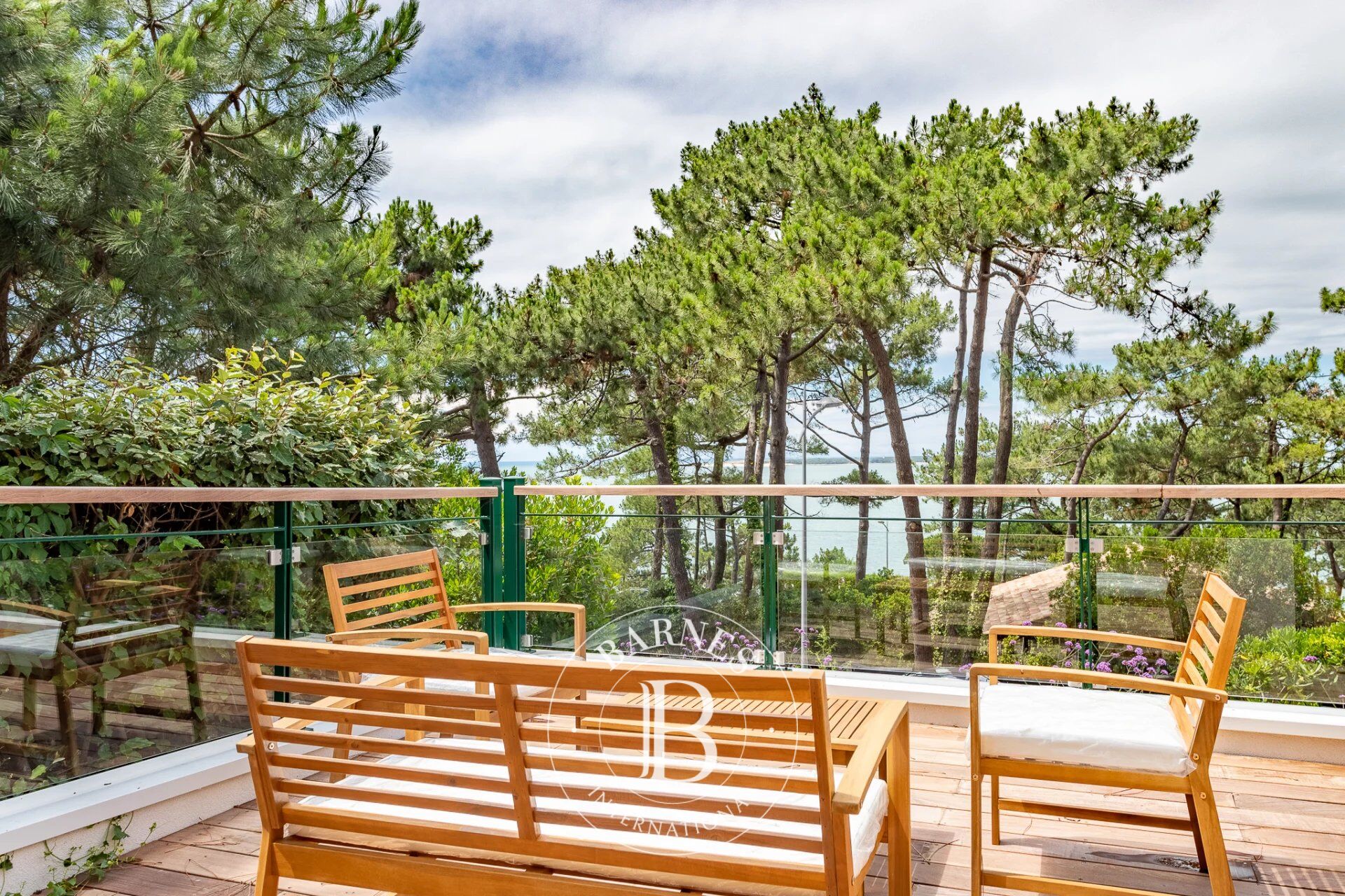 SUPERBE APPARTEMENT AVEC TERRASSE ET VUE BASSIN AU PYLA-SUR-MER, 6 COUCHAGES - picture 2