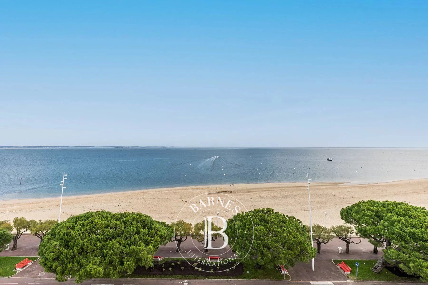 MAGNIFIQUE APPARTEMENT PREMIERE LIGNE À ARCACHON CENTRE - picture 1