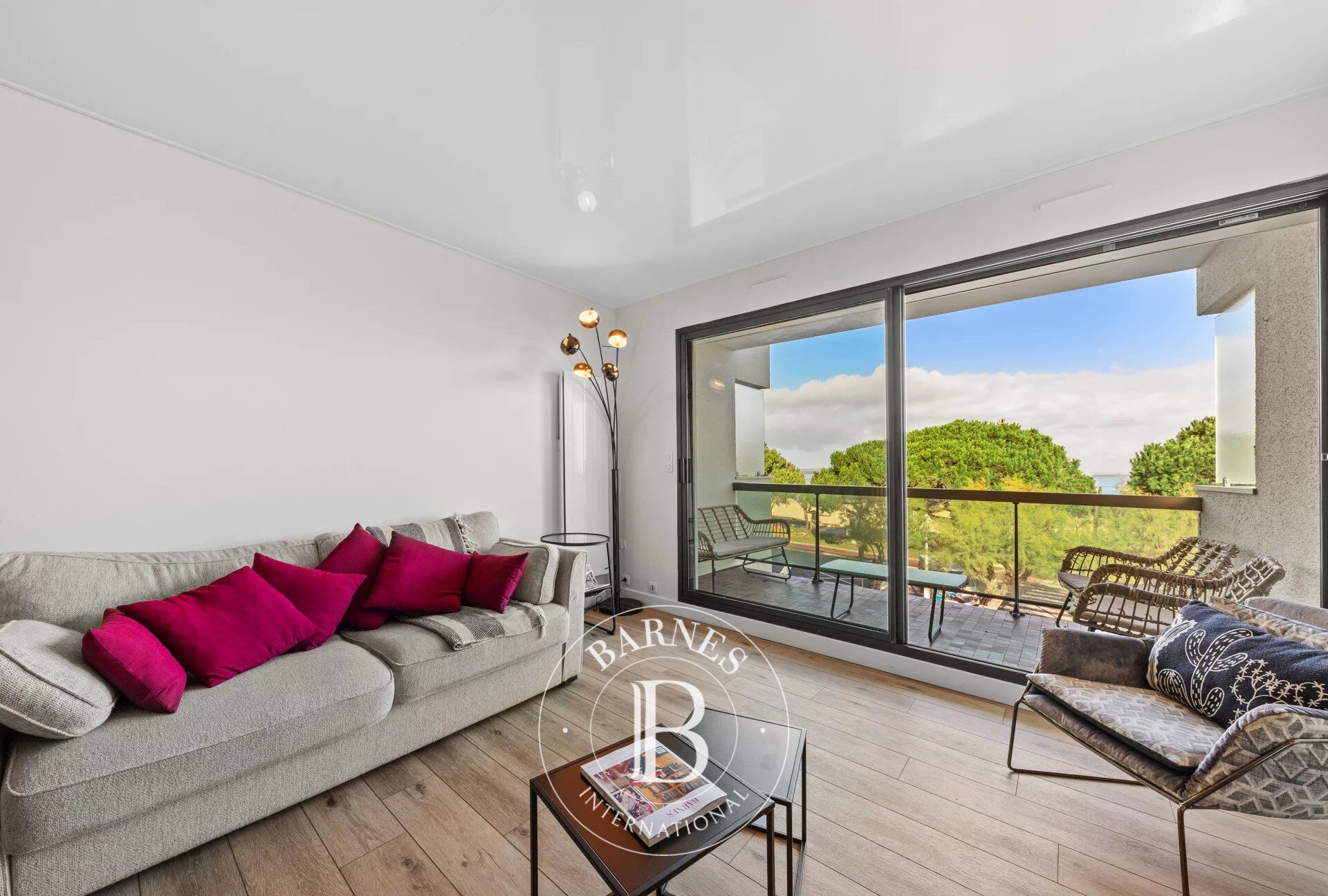 MAGNIFIQUE APPARTEMENT PREMIERE LIGNE À ARCACHON CENTRE - picture 3