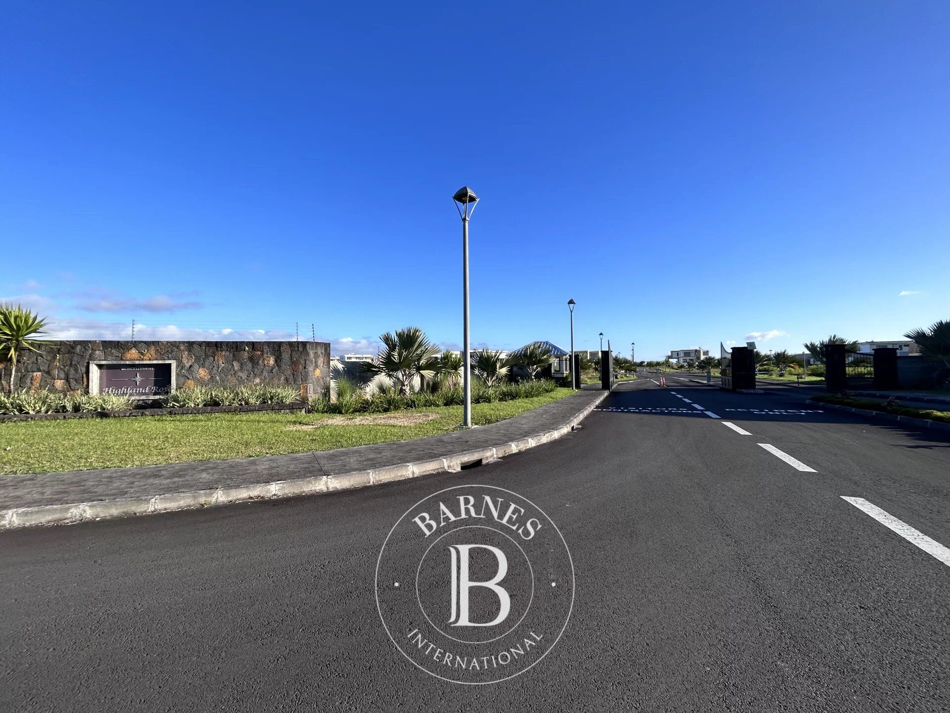 Grund for sale Sébastopol 3m² 7 600 000rs.