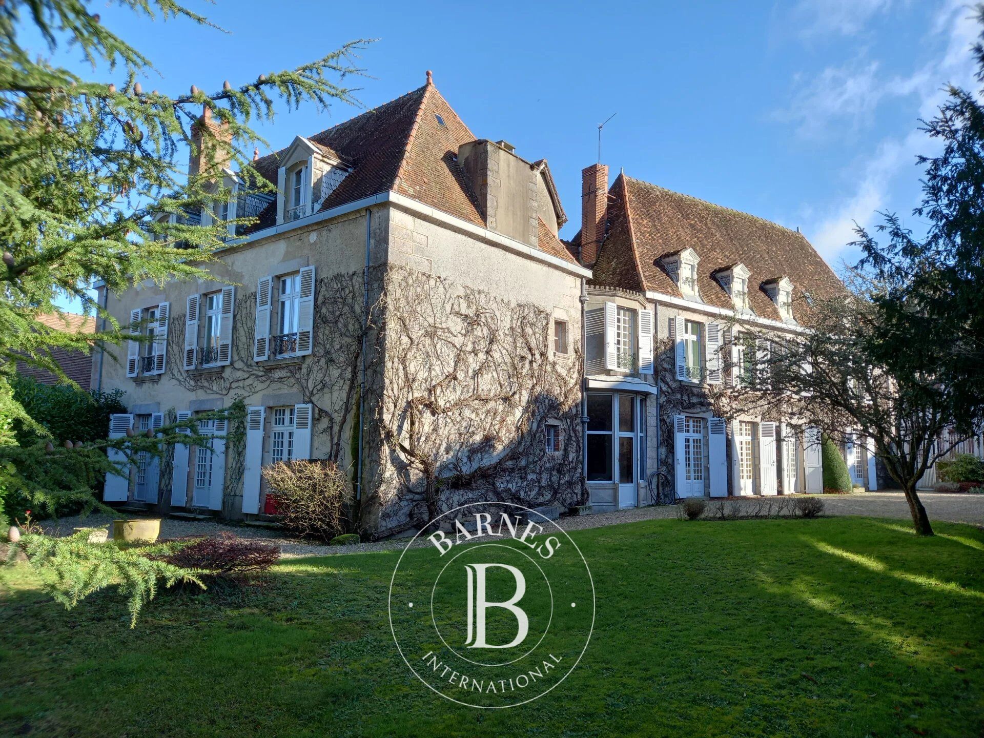 Creuse - Manoir XVe, XVIe et XVIIe - Jardin clos de murs de 1763 m² - picture 1