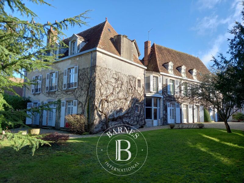 Creuse - Manoir XVe, XVIe et XVIIe - Jardin clos de murs de 1763 m²