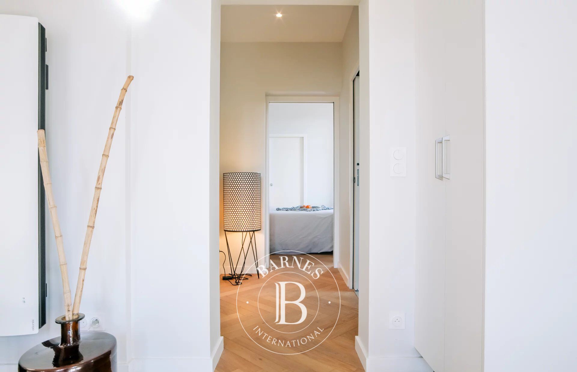 BIARRITZ, COEUR DE VILLE, APPARTEMENT ENTIÈREMENT RÉNOVÉ DE 60 M² - picture 3