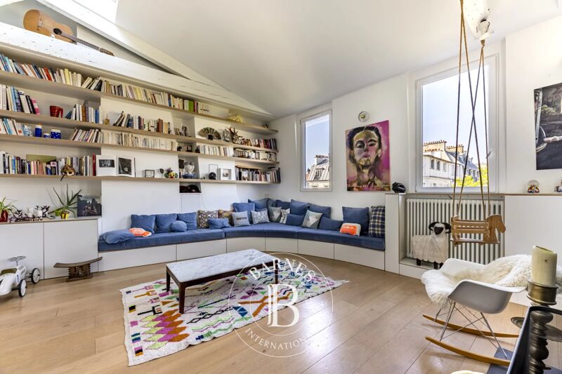 Paris 17 - Close to Batignolles - Duplex on top floors with sky view