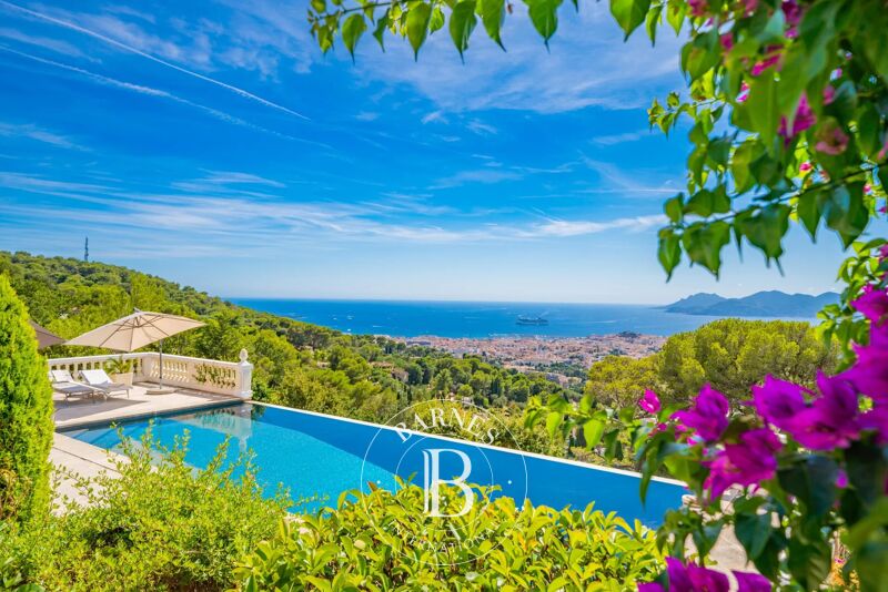 URGENT SALE - LE CANNET - PROVENCAL VILLA - PANORAMIC SEA VIEW