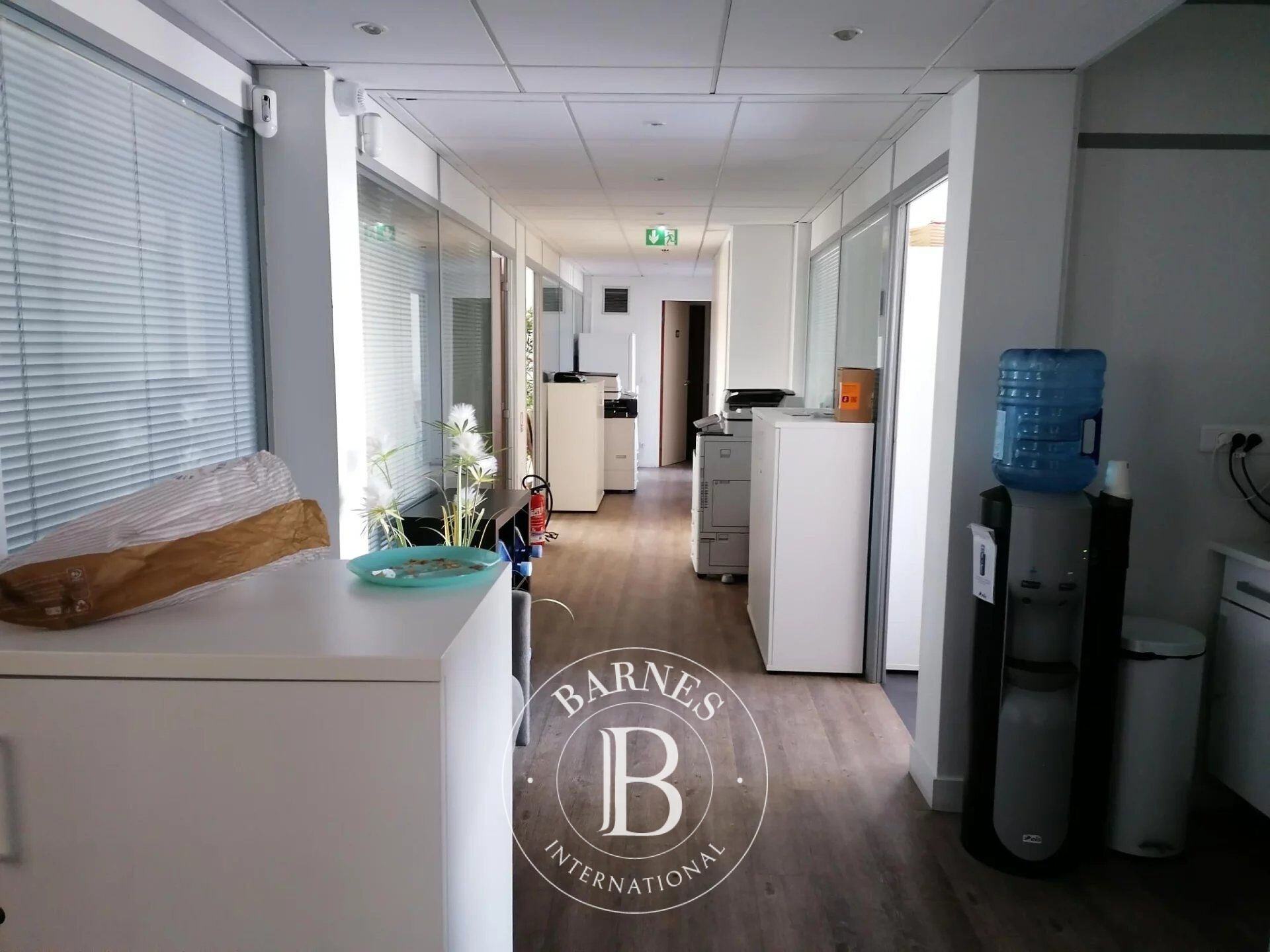 Offices to rent - 200m² (2,152 sq ft) - picture 3