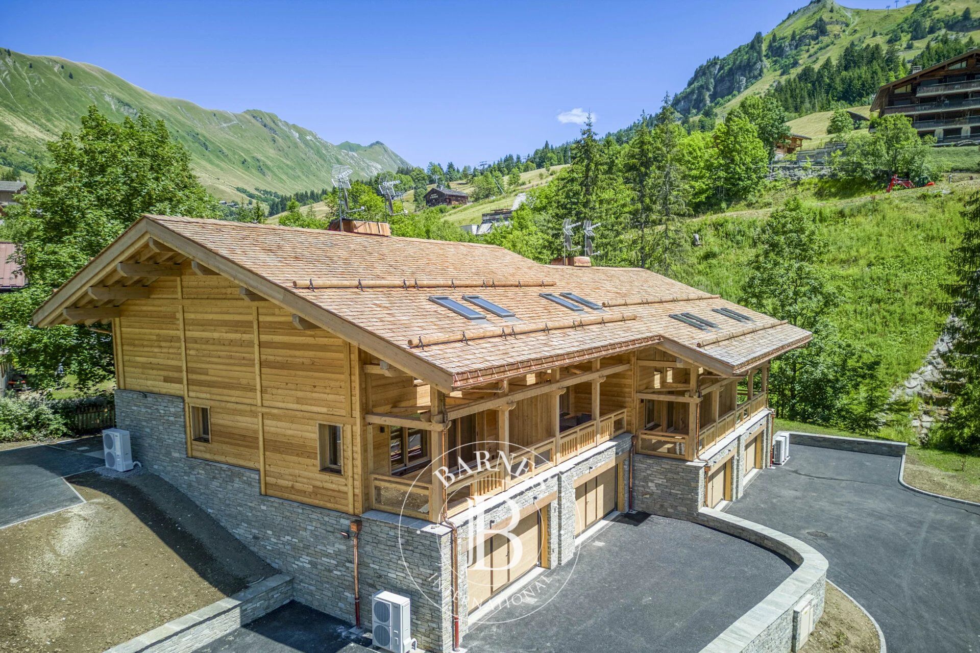 BARNES ARAVIS - LE GRAND-BORNAND - DEMI CHALET NEUF - picture 1