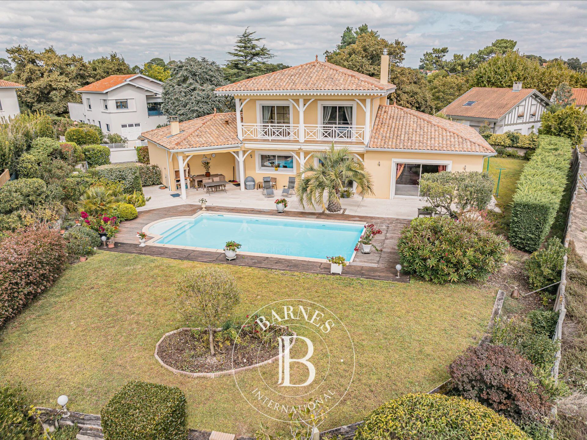EXCLUSIVITÉ BARNES ARCACHON - VILLA VUE PANORAMIQUE SUR LA CANOPÉE - picture 3