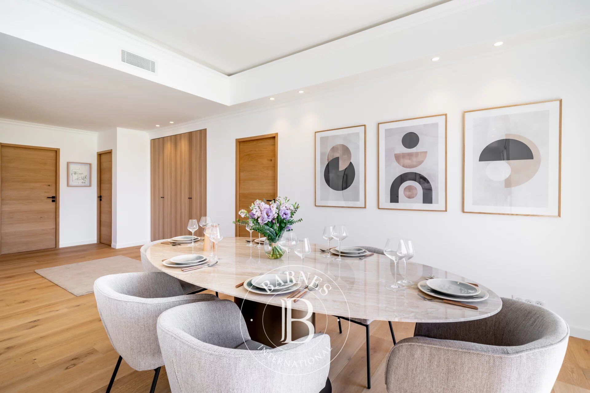 CANNES CROISETTE - HIGH-END APARTMENT - 3 BEDROOMS - picture 3