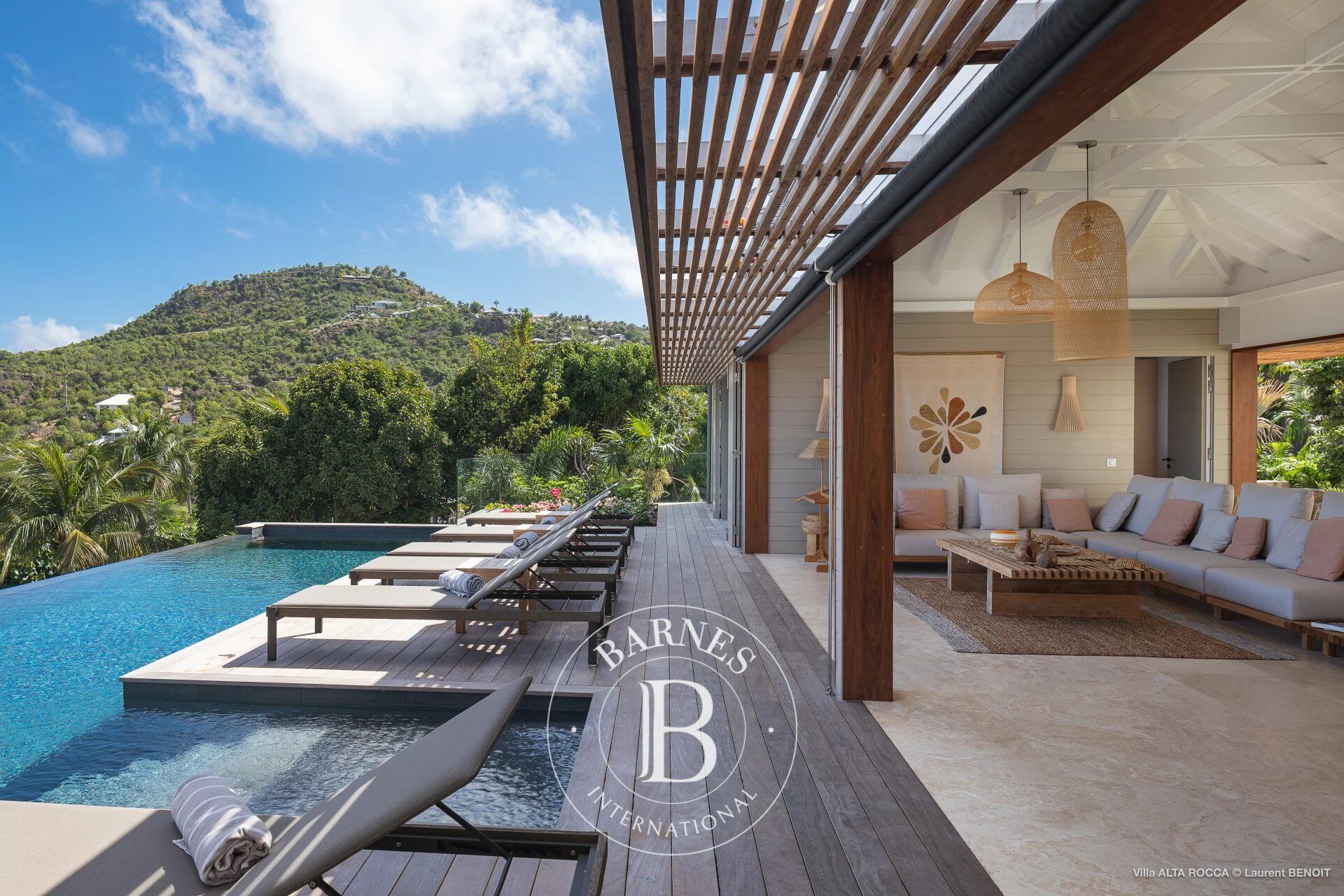 Magnificent 3-bedroom Villa on the hills of St Jean - picture 3