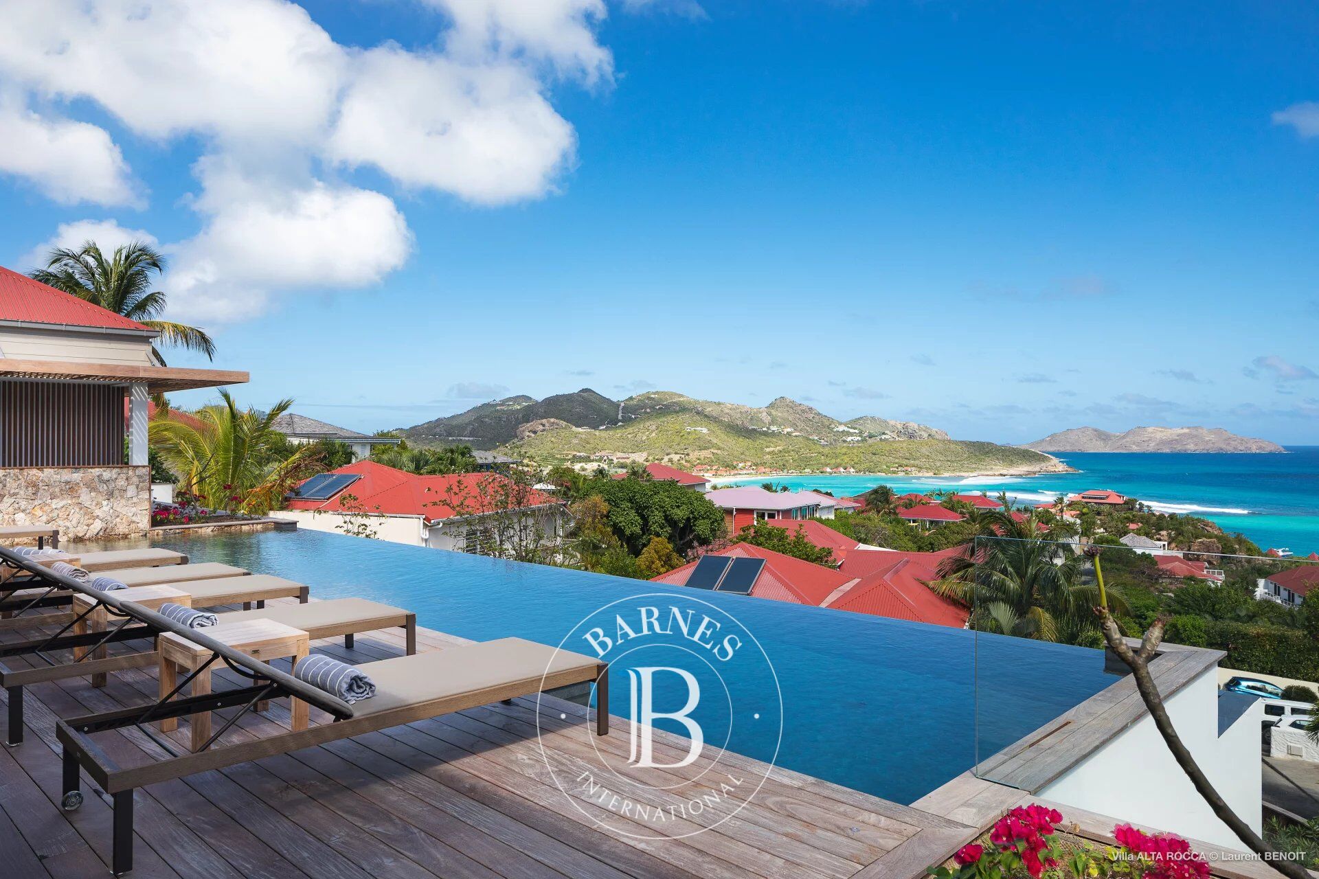 Magnificent 3-bedroom Villa on the hills of St Jean - picture 1