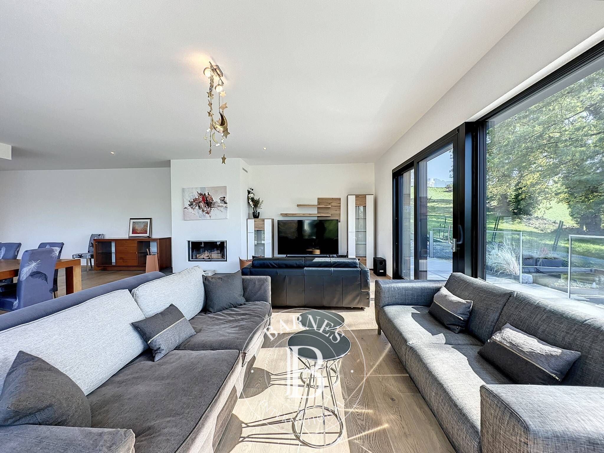 Splendide propriété située dans un quartier résidentiel, prestigieux et calme - picture 1
