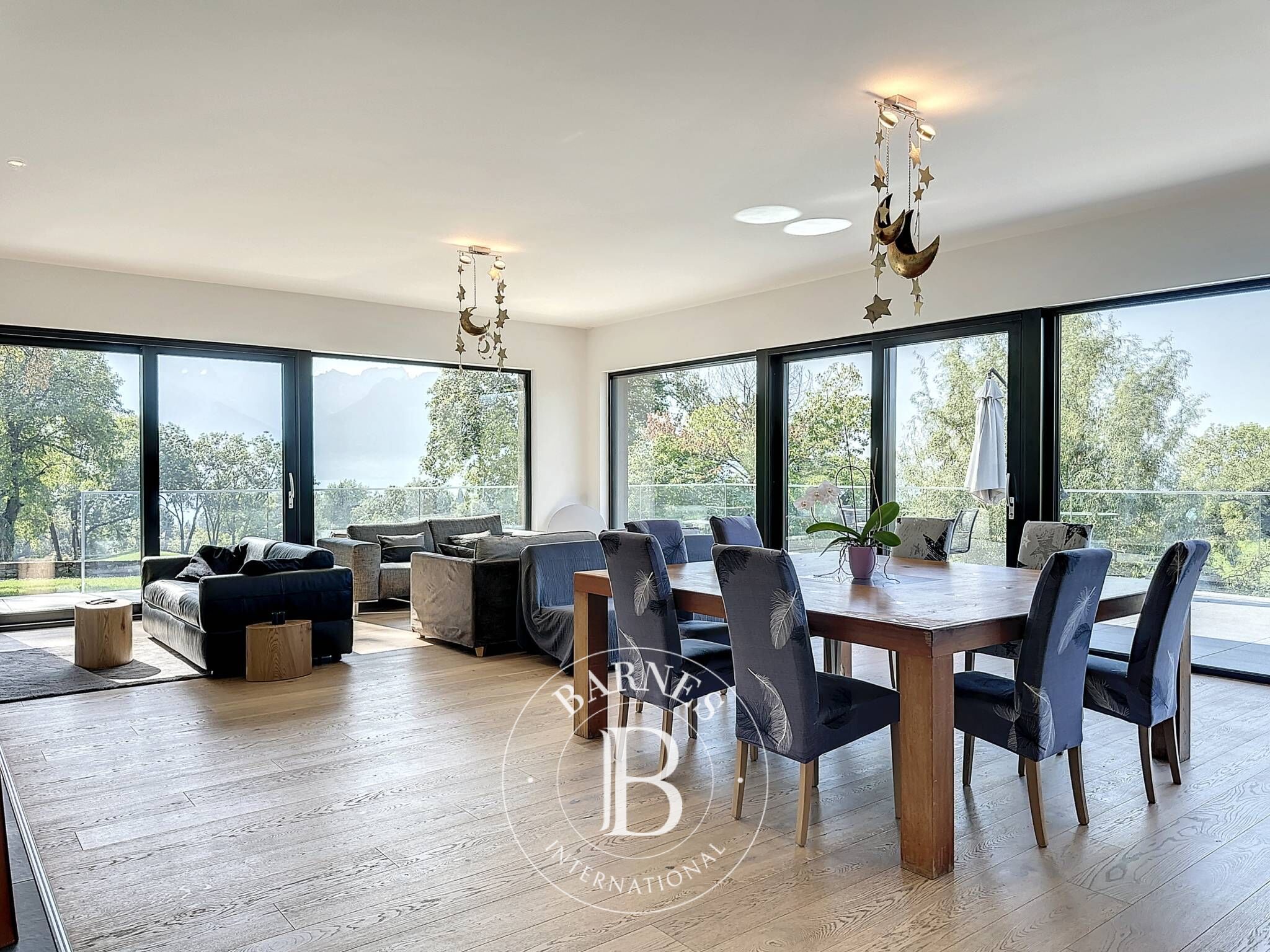 Splendide propriété située dans un quartier résidentiel, prestigieux et calme - picture 3