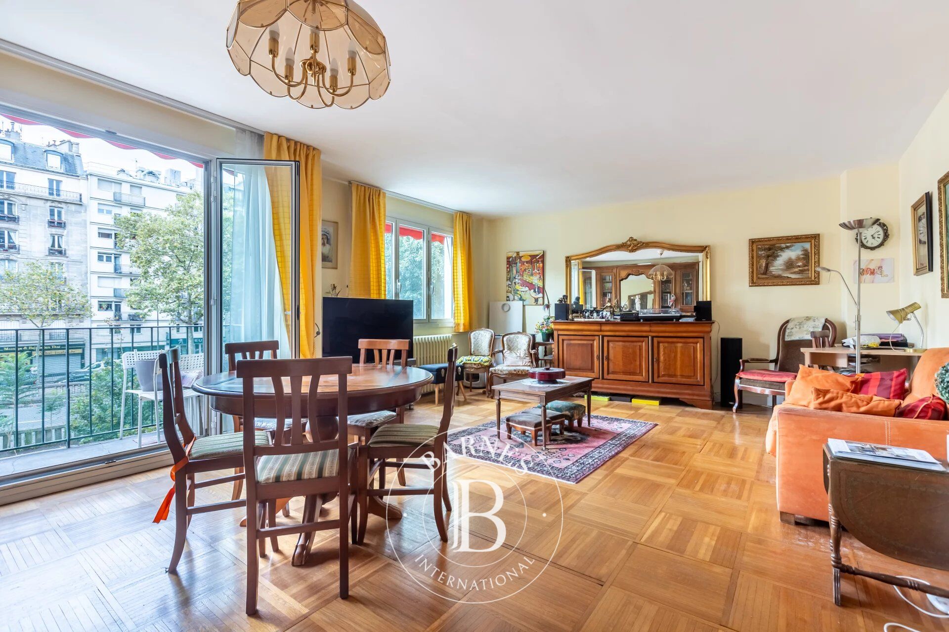 Paris 16 - Auteuil/Exelmans - 2-bedroom dual-aspect apartment - picture 2