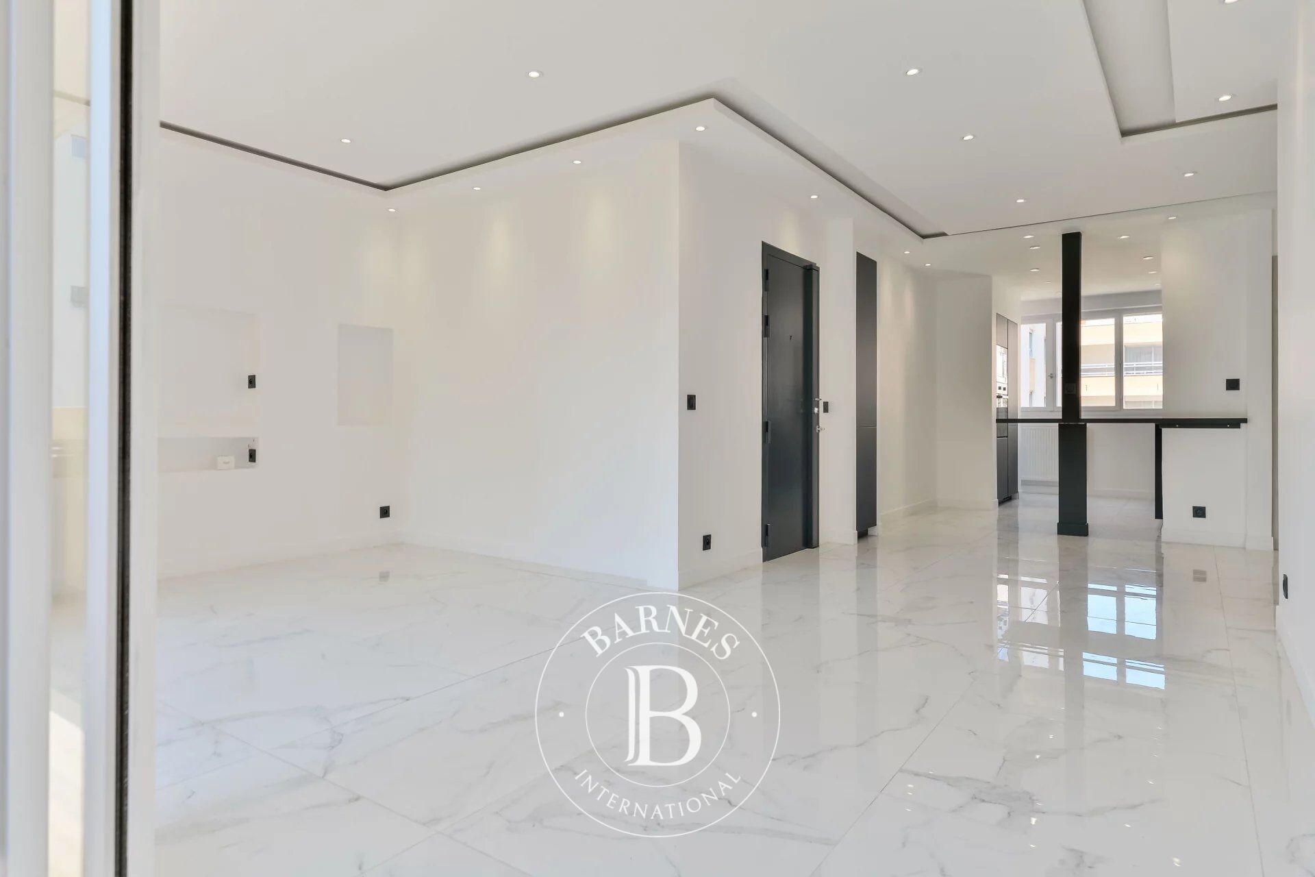 Lyon 6 - Foch - Renovated apartment of 76.16 sqm - Balcony - Cellar - Double garage - 2 Bedrooms - picture 2