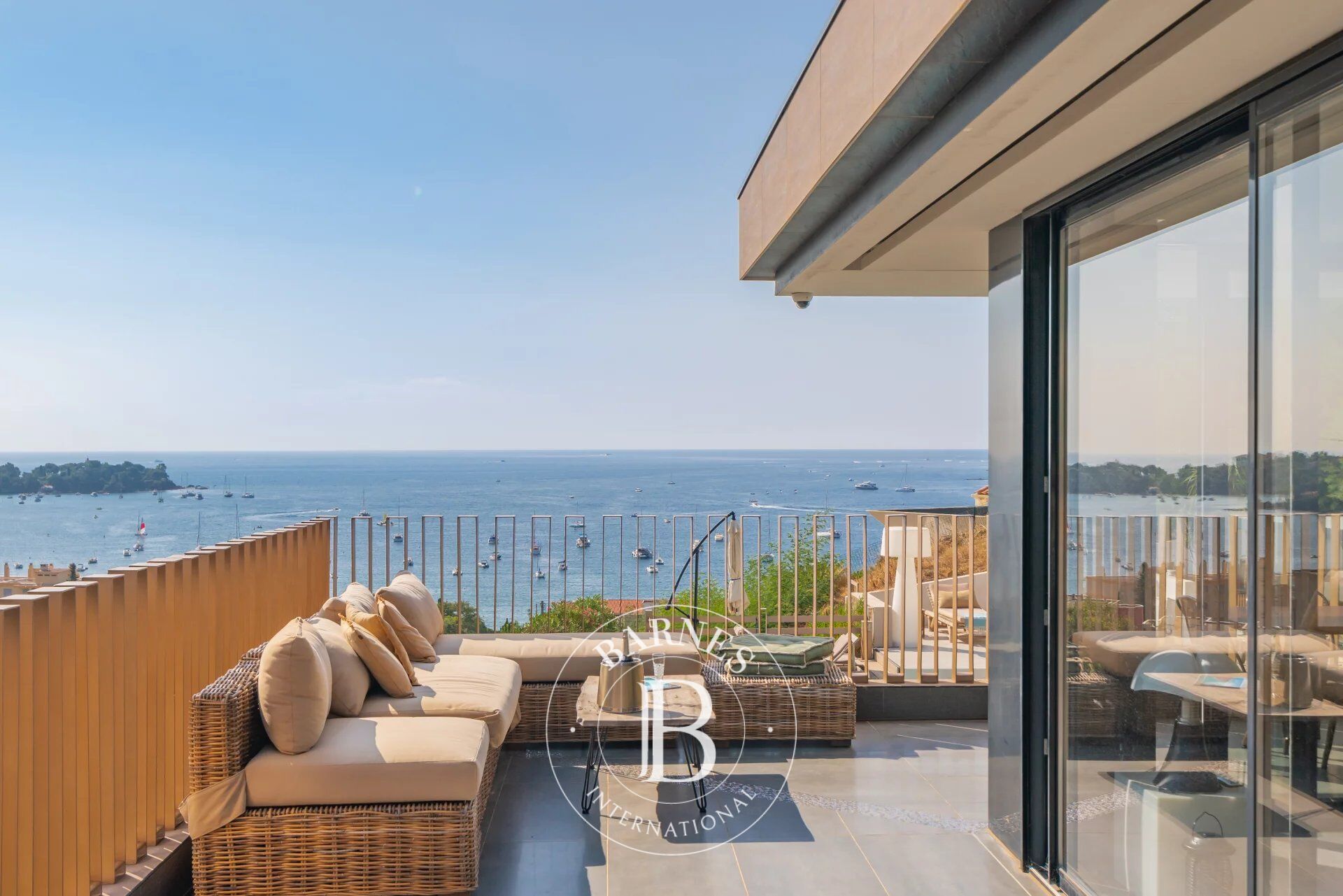 Villa Saint-Raphaël - picture 1