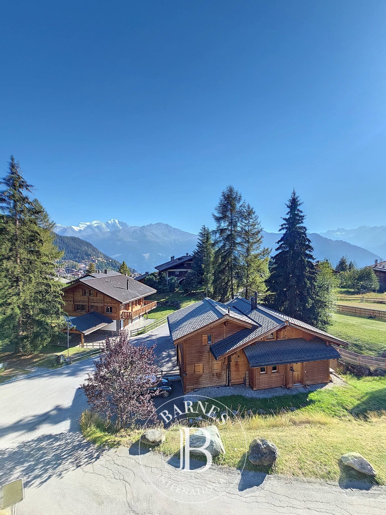 Magnifique Duplex | 4 Chambres Entièrement Rénové à Verbier! - picture 2