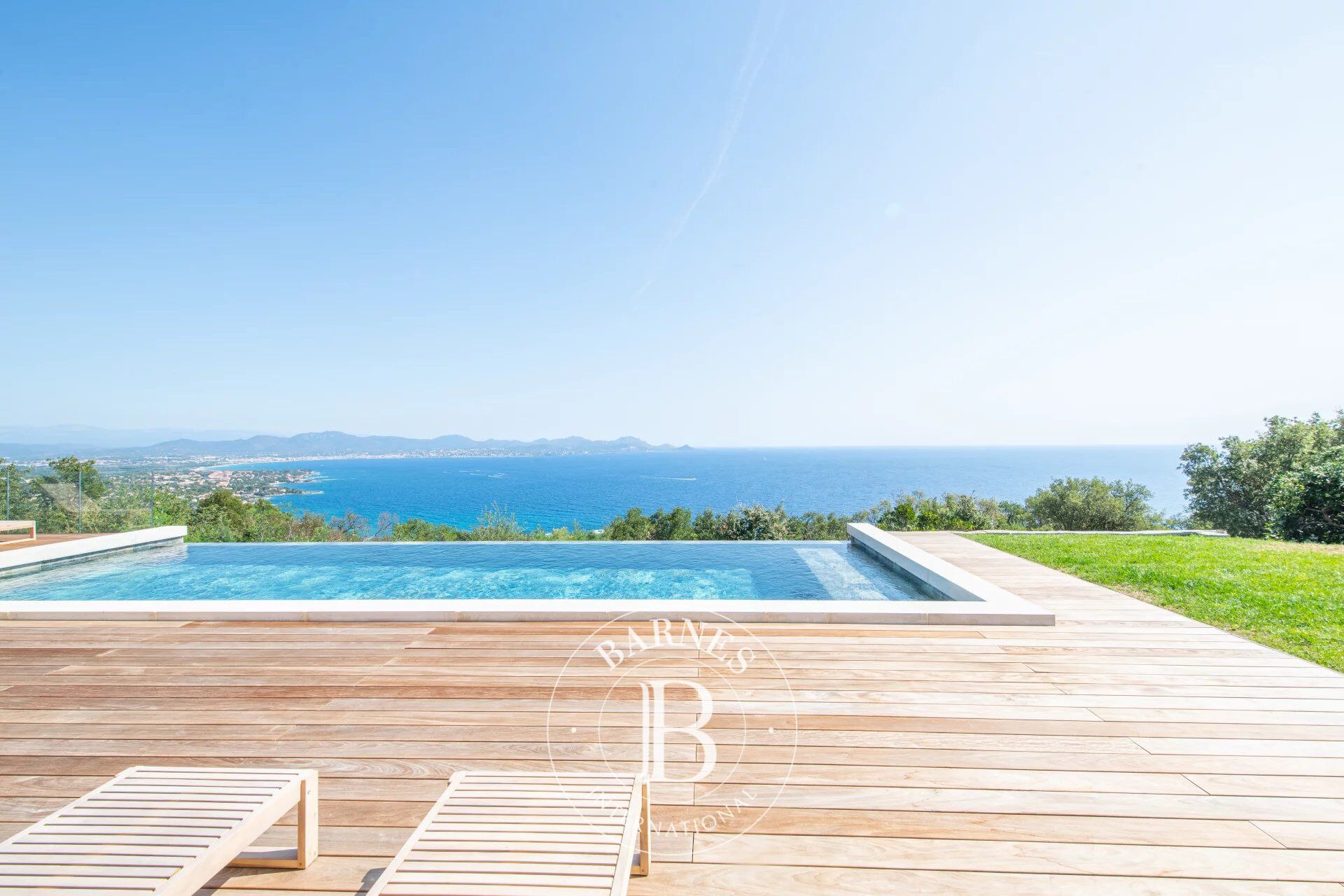 LES ISSAMBRES - EXCEPTIONAL VILLA - PANORAMIC SEA VIEW - 4 BEDROOMS - picture 1