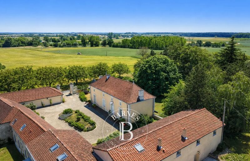 For Sale Manor house | Lencloître - picture 2