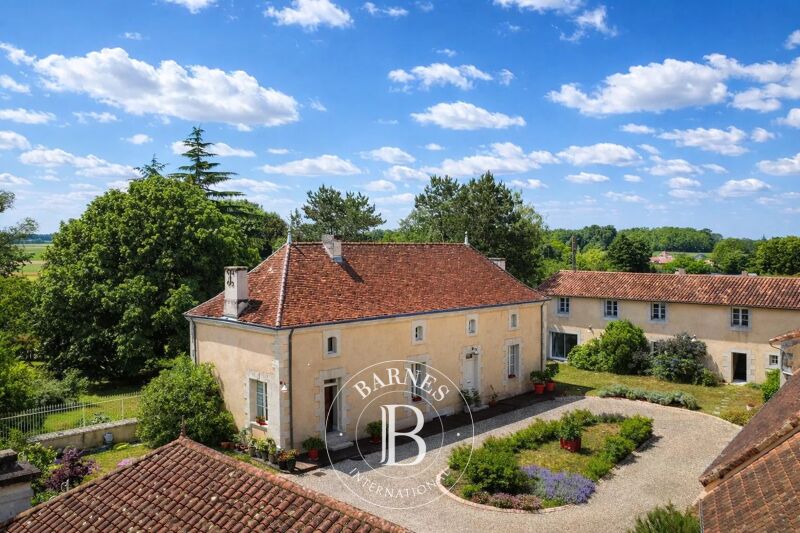 For Sale Manor house | Lencloître - picture 1