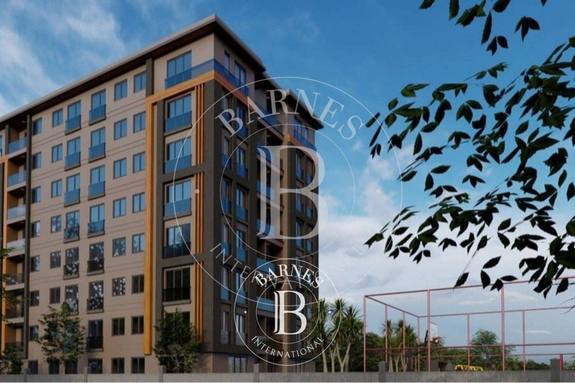 Easy Access to the City Center and Beyond - picture 2