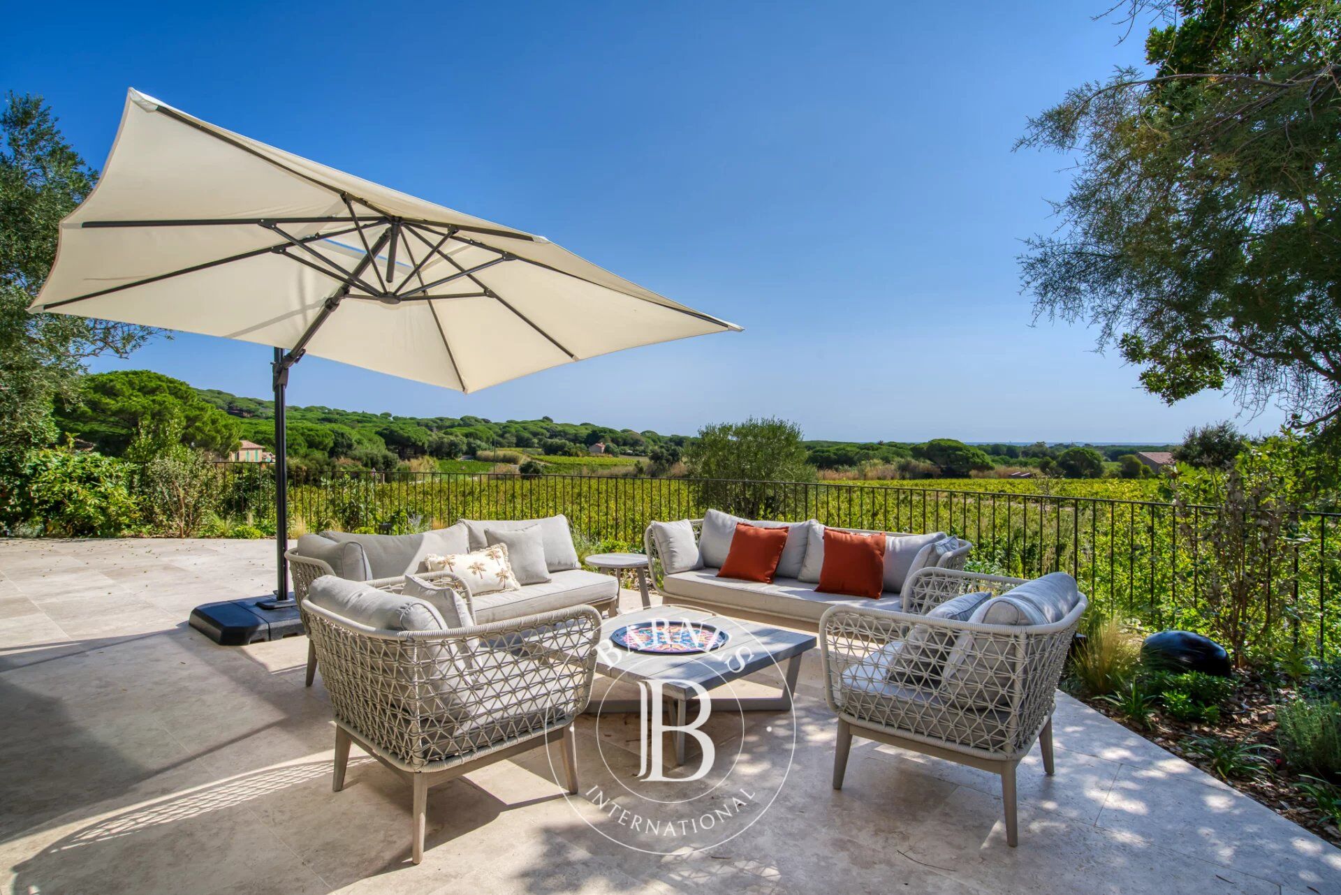 SEASONAL RENTAL VILLA RAMATUELLE - 5 BEDROOMS - SWIMMING POOL - IN THE HEART OF THE VINEYARDS - picture 2