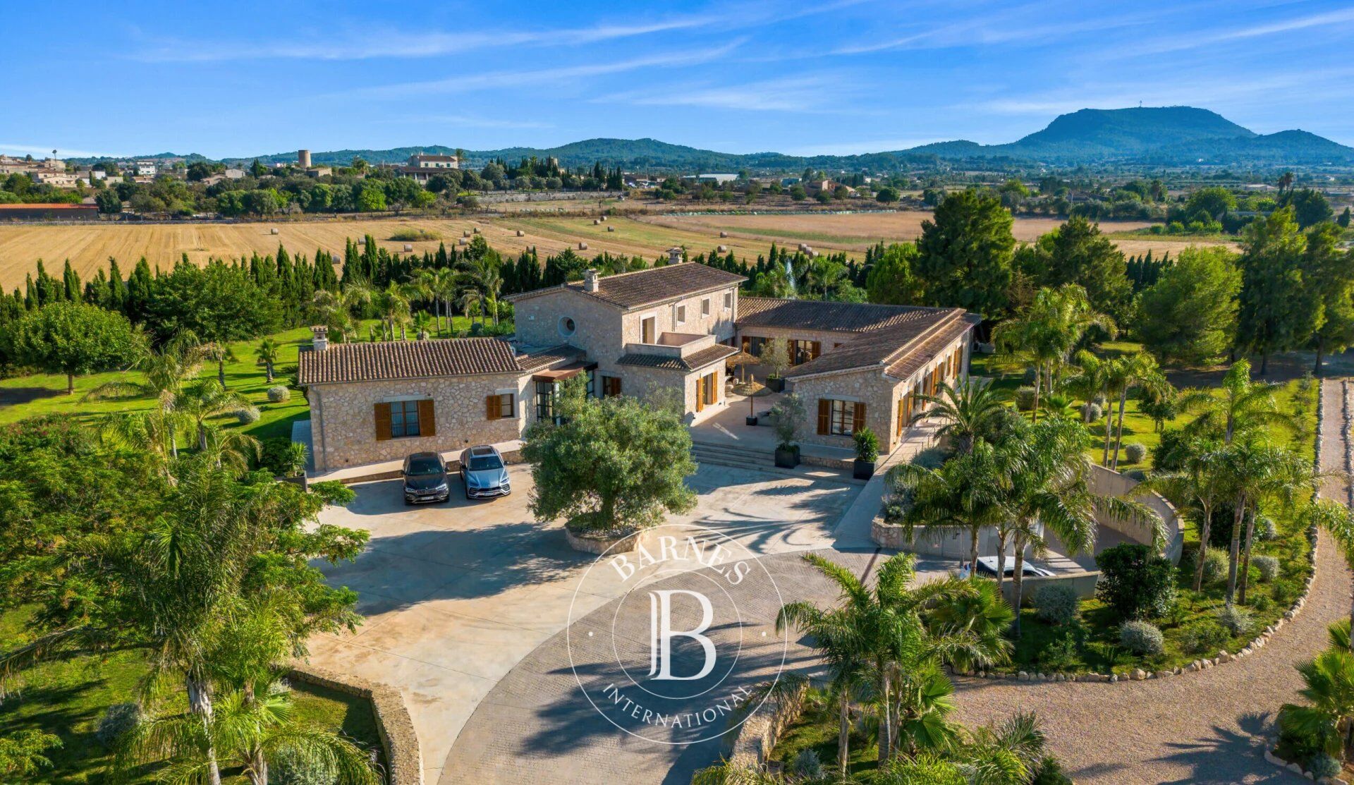 Private Luxury Finca on 2-Hectare Plot with Panoramic Mountain Views - picture 2