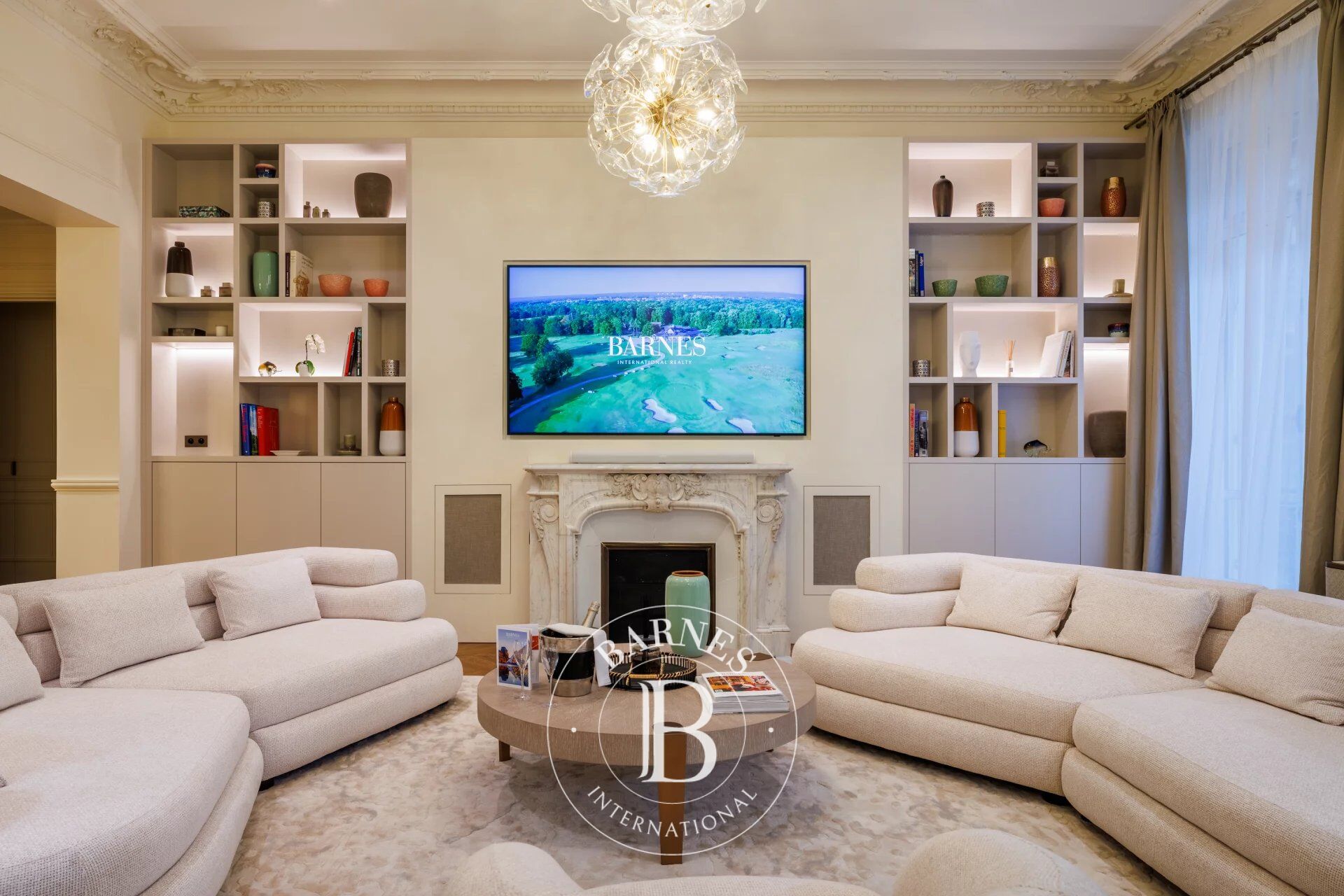 Piso Paris 8ème - picture 2