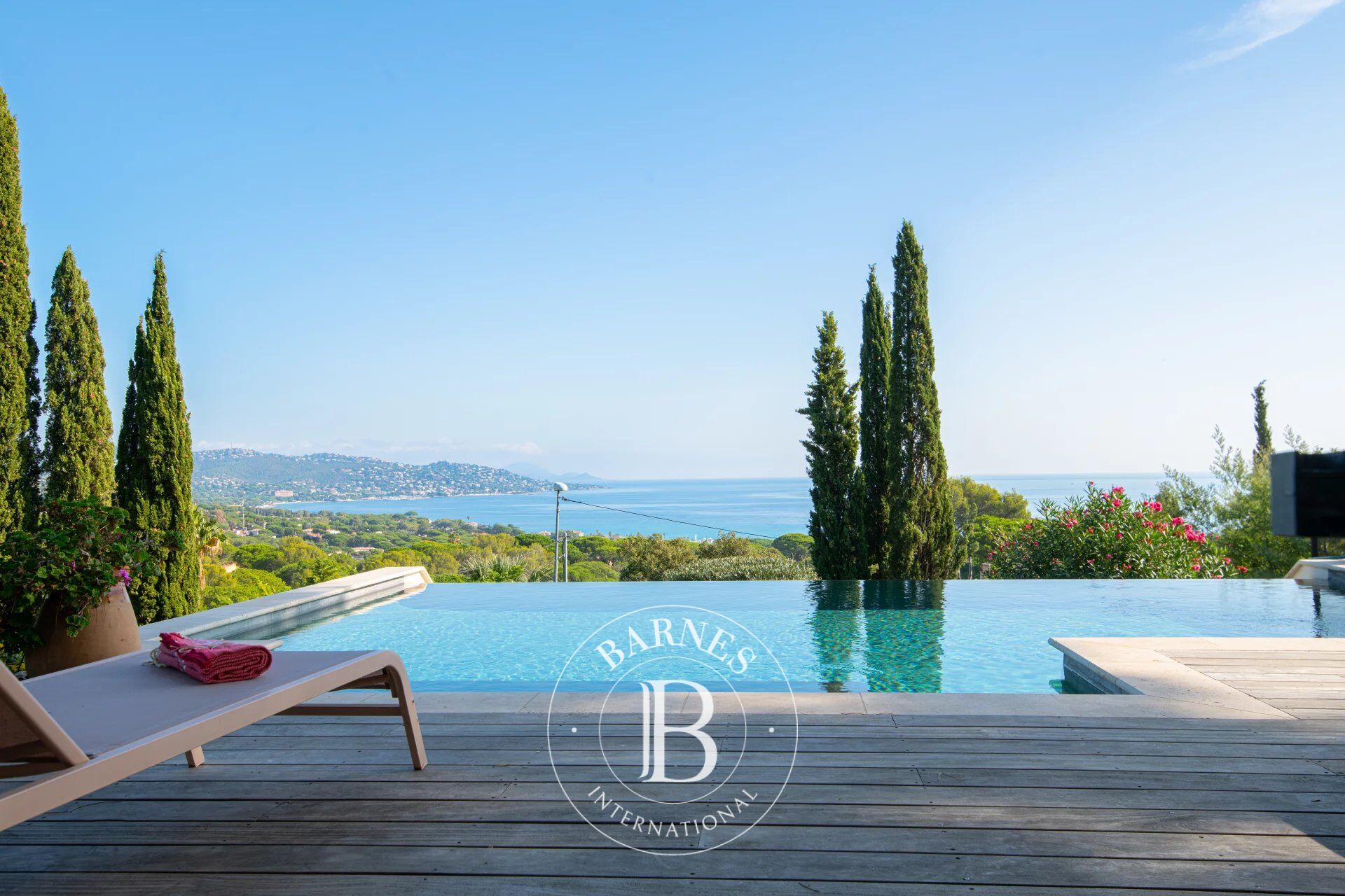 LOCATION SAISONNIÈRE - SAINTE-MAXIME - VILLA MODERNE VUE MER - 4 CHAMBRES - picture 2