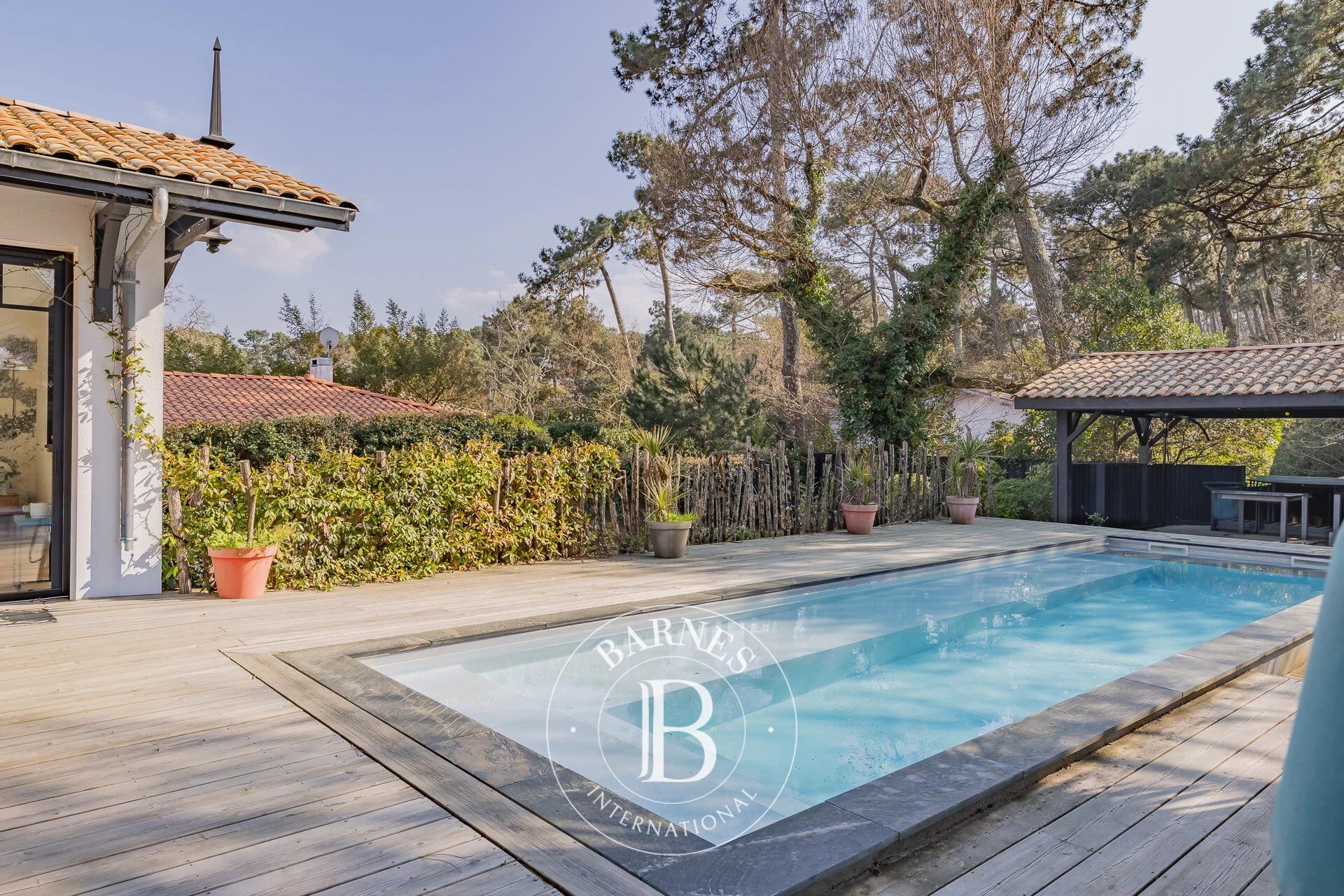 MAGNIFIQUE VILLA AVEC PISCINE AU PYLA-SUR-MER, PROCHE DES PLAGES - picture 2